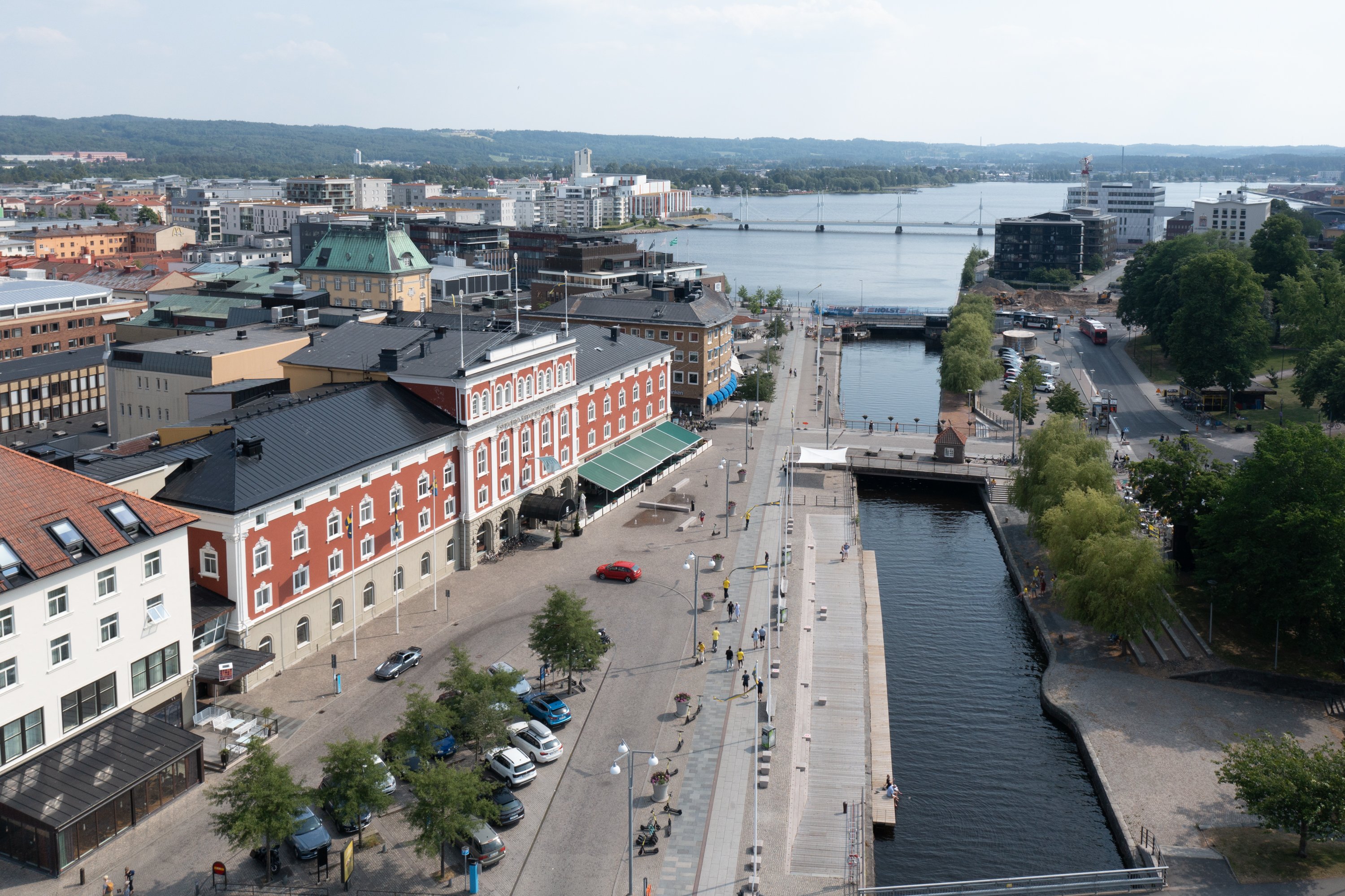 Utsikt över Jönköping, kanalen mellan Munksjön och Vättern och Elite Stora Hotellet