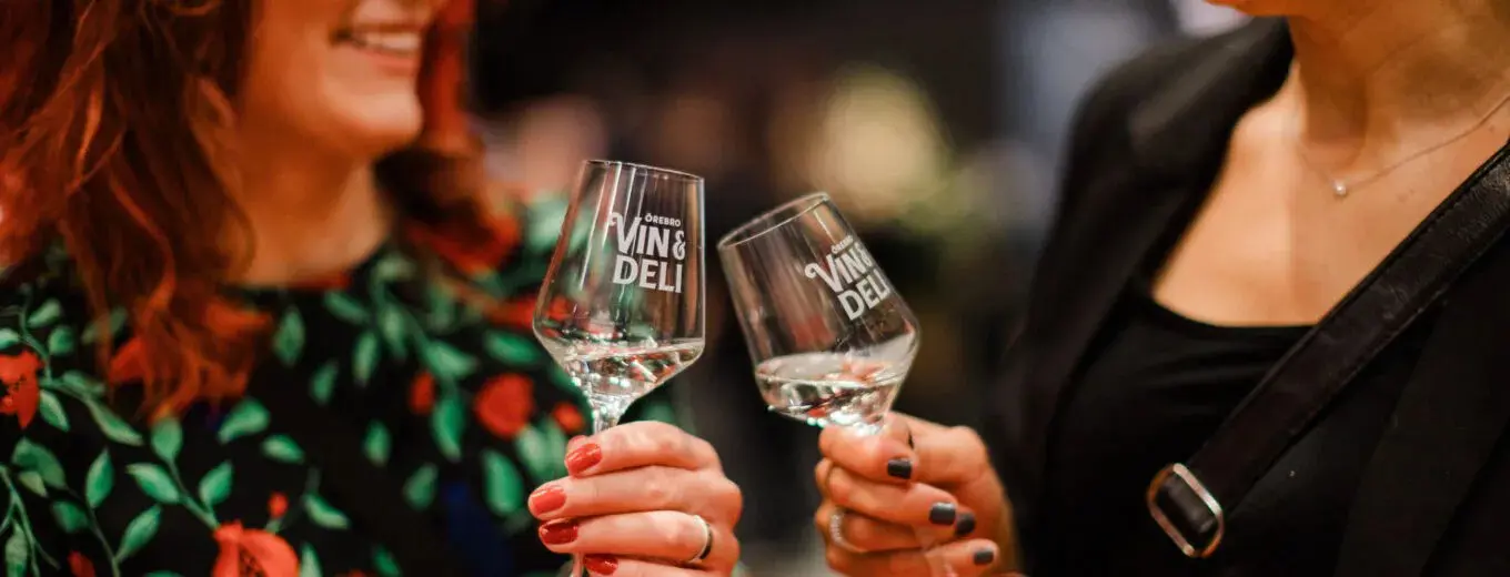 Kvinnor som dricker vin