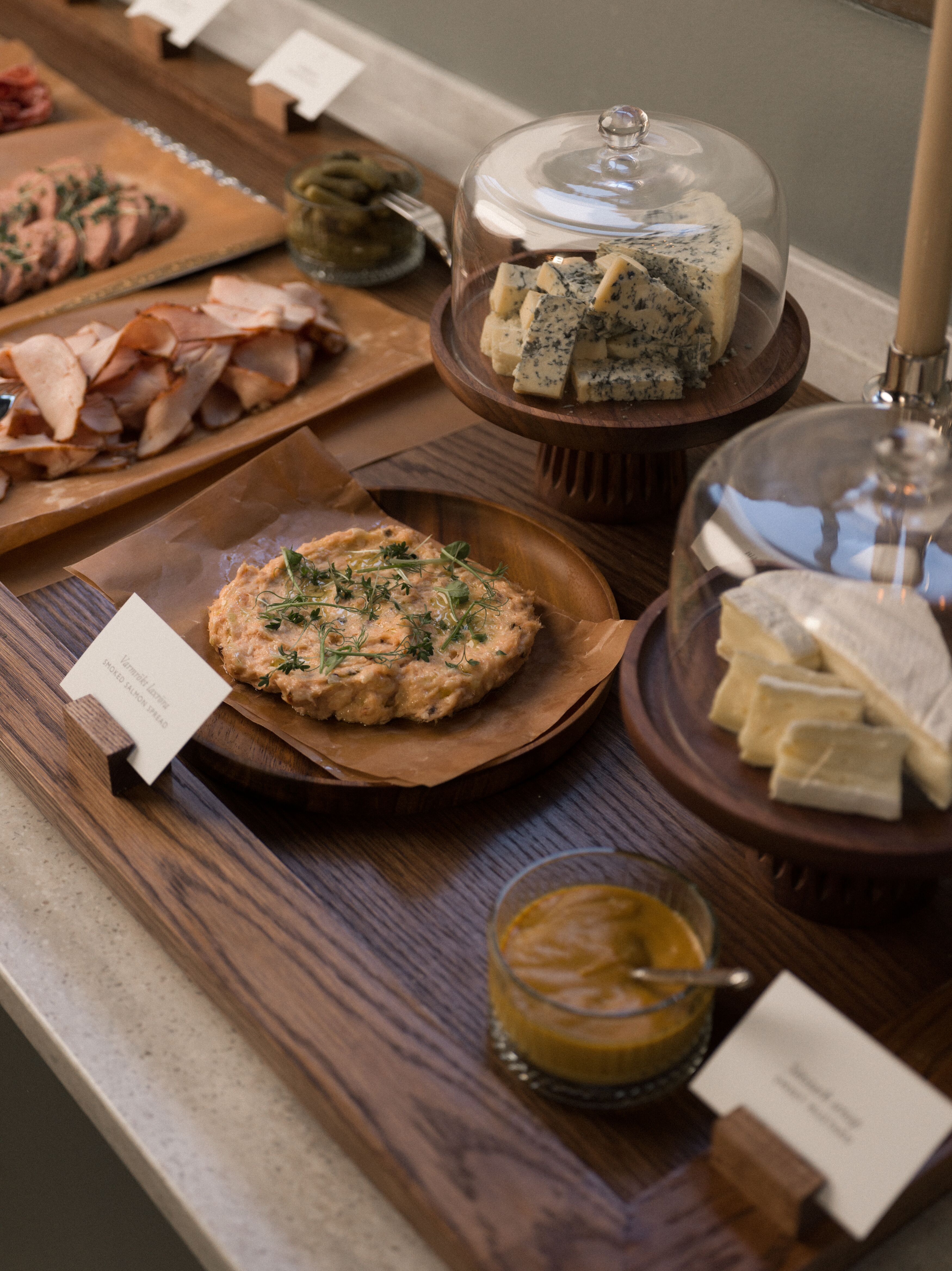 Frukostbrickor med mat