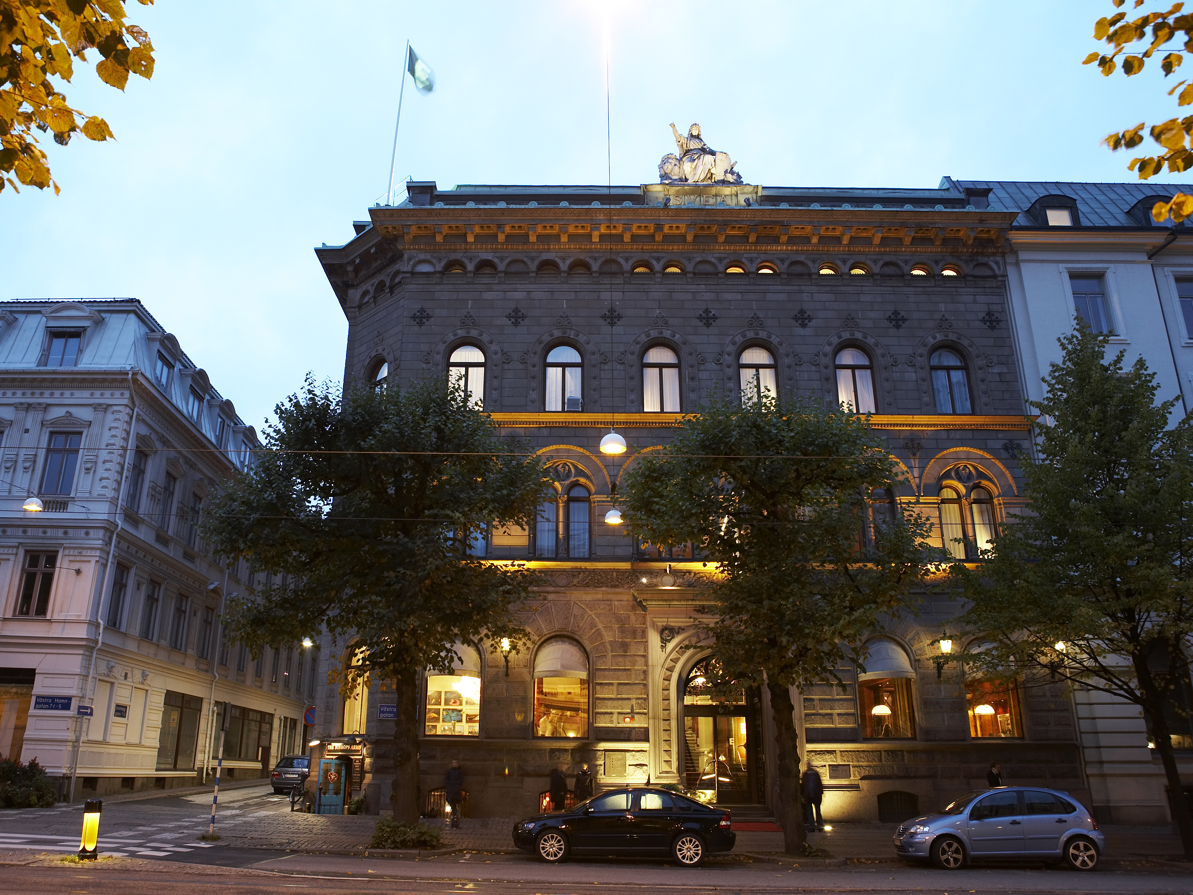 Mat på resturang utomhus serving.