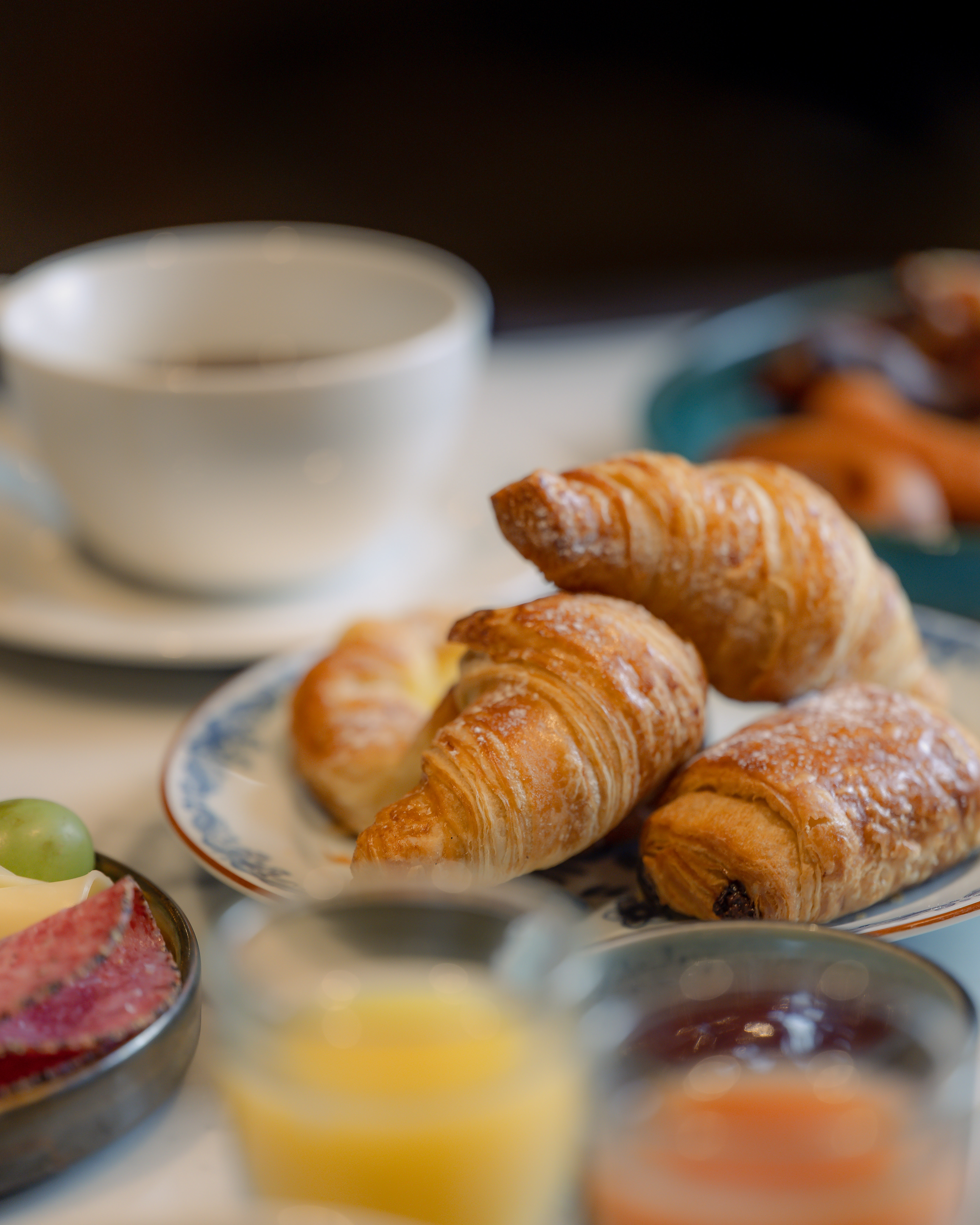Frukost med croissanter
