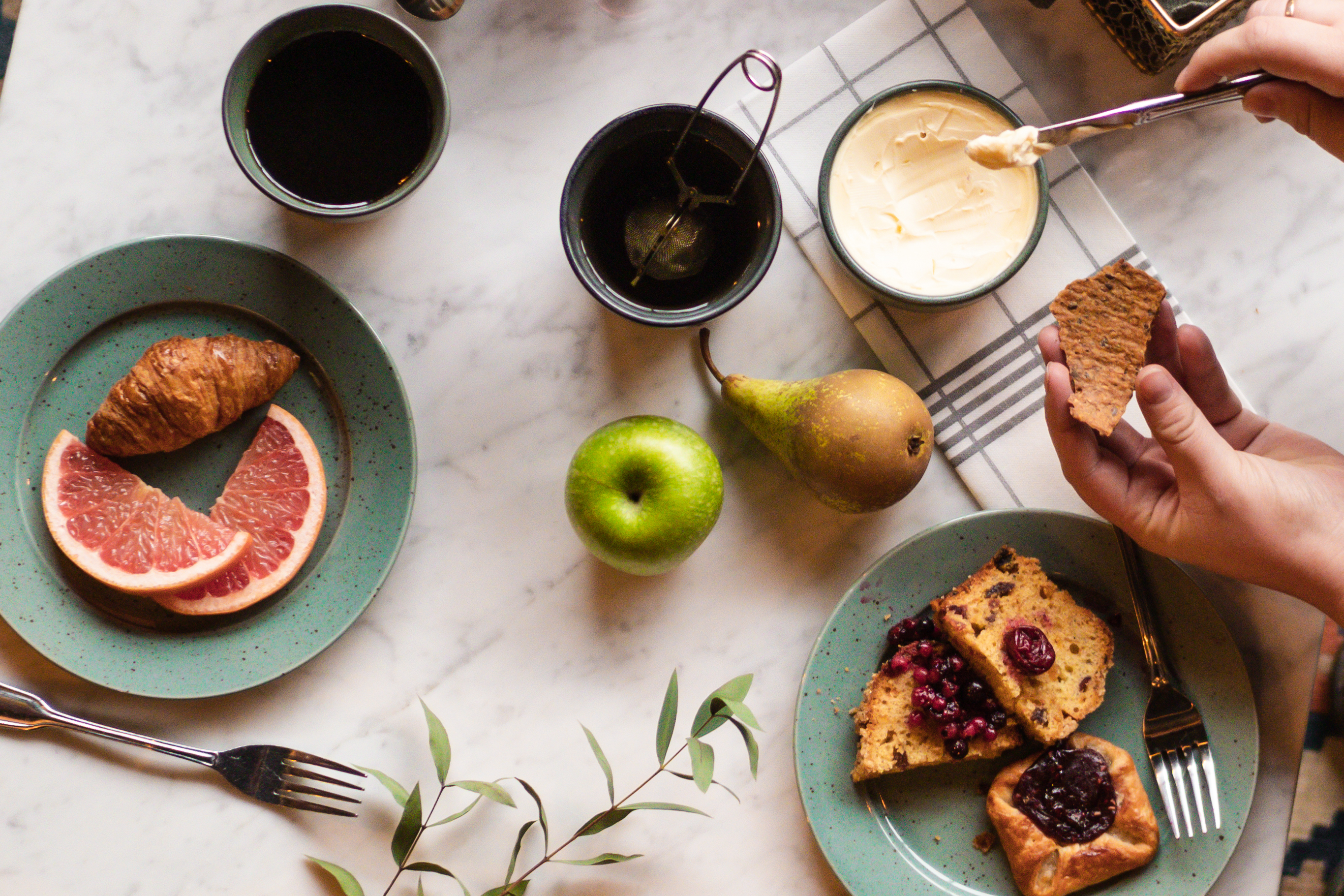 En grandios lokal med bord och stolar