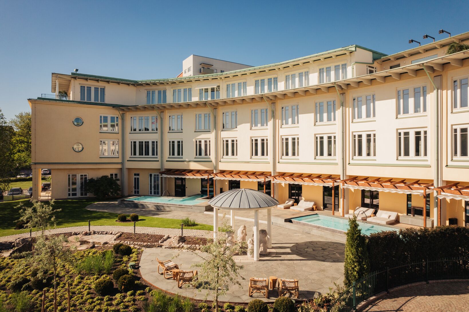 Hotellentré till Adastra by Elite