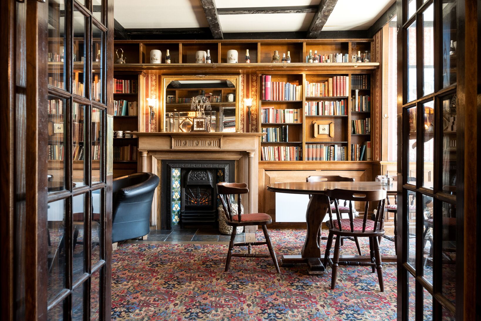 Bibliotek på Bishops Arms me trädetaljer