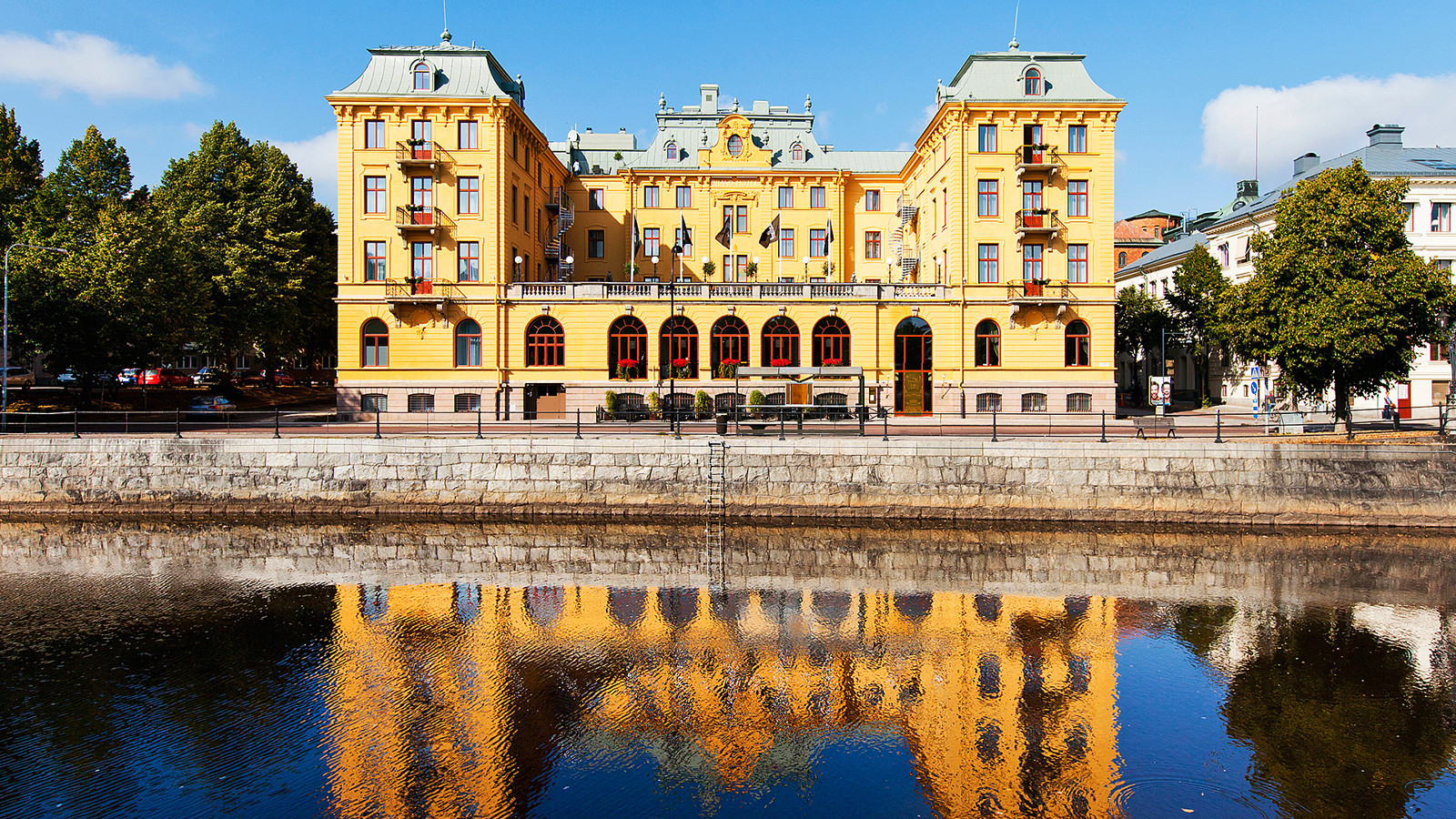 The yellow facade of the Elite Grand Hotel in Gävle