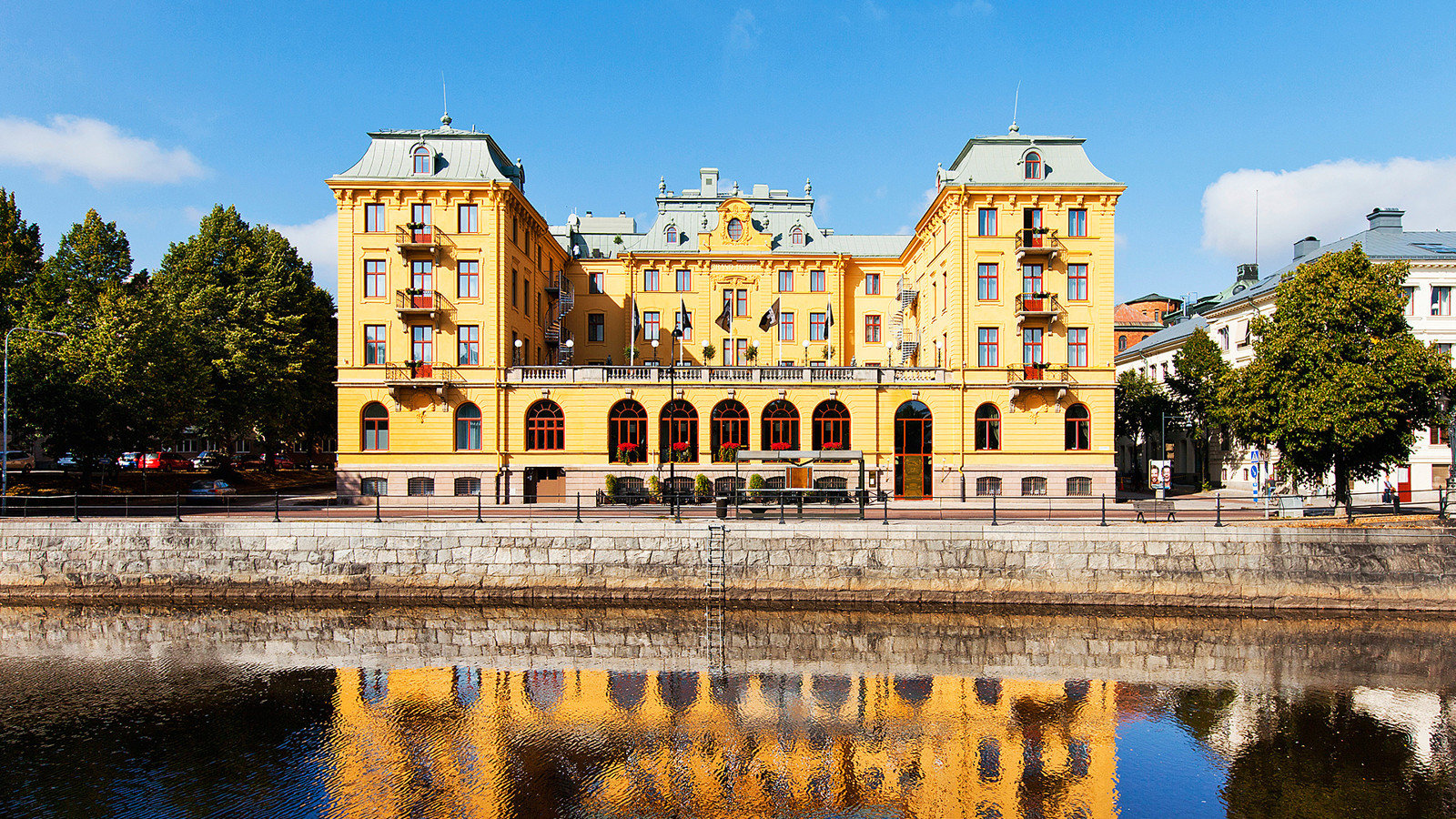 The yellow facade of the Elite Grand Hotel in Gävle