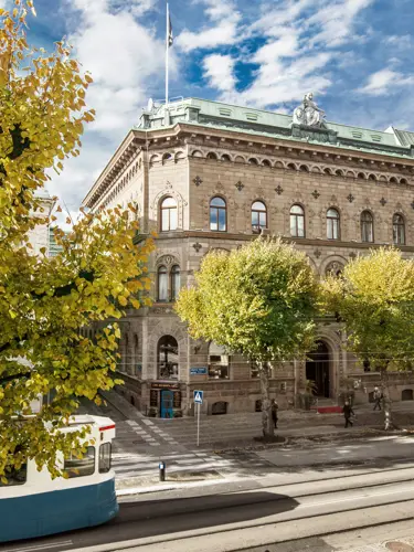 Elite Plaza Hotel med spårvagn utanför