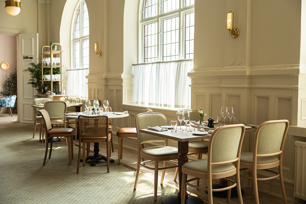 Restaurant with large windows, table and chairs