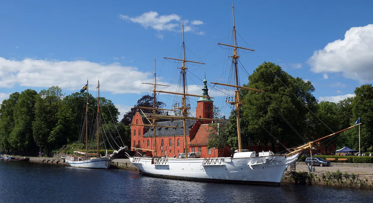 Båt framför Halmstad slott
