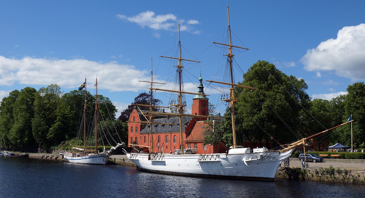 Båt framför Halmstad slott