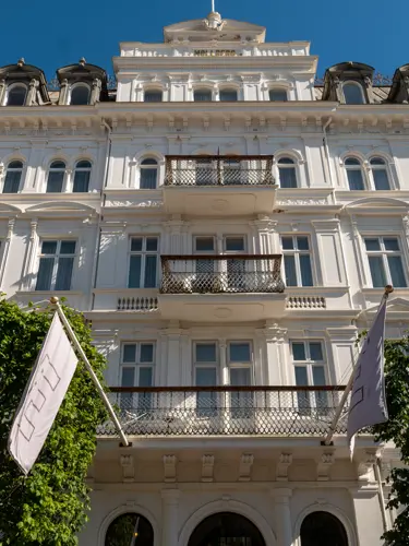Vita fasaden av Elite Hotel Mollberg i Helsingborg