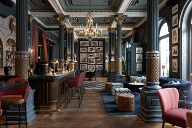 The cozy restaurant At Mollberg with seating and a bar
