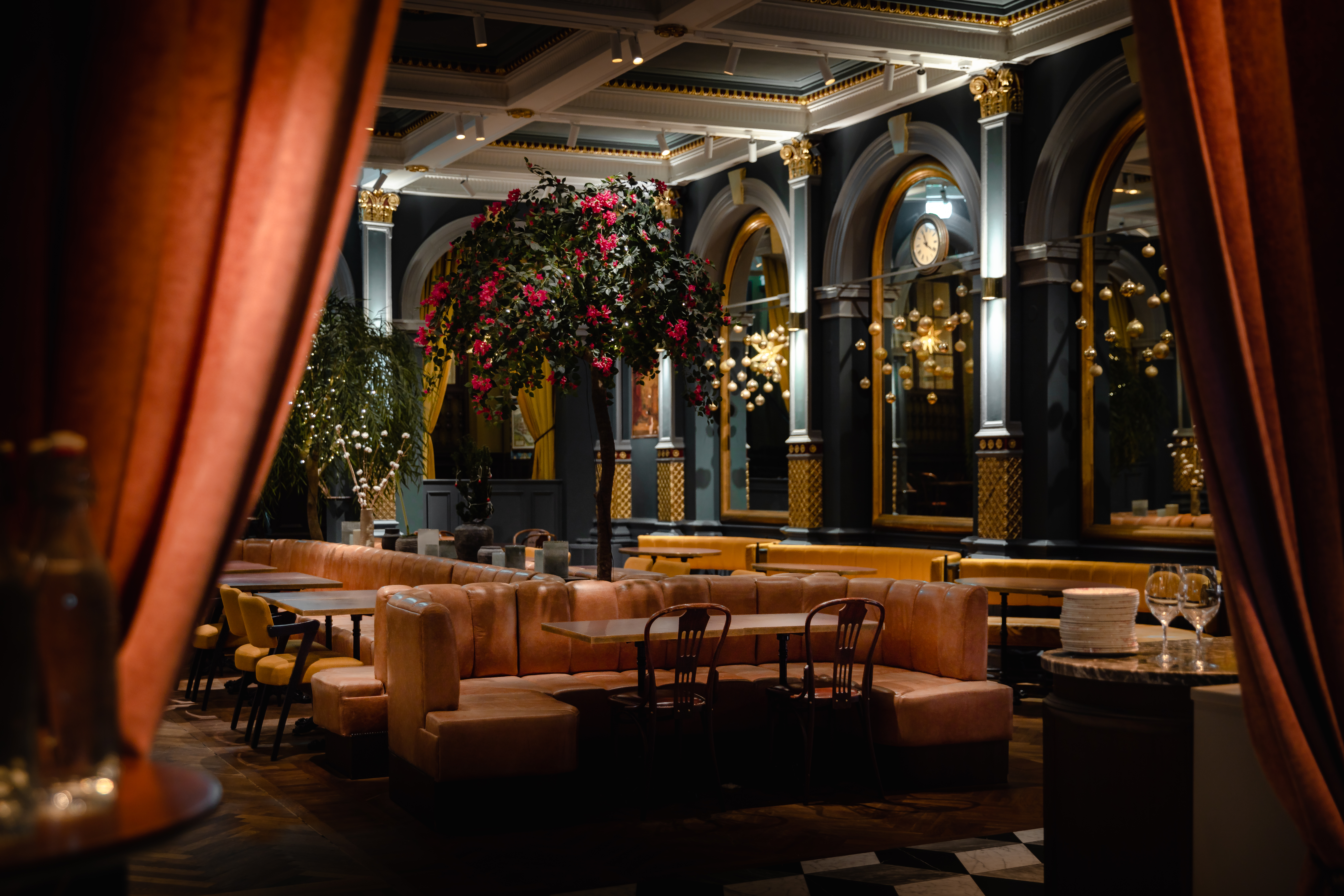 Mysiga restaurangen At Mollberg med sittplatser och bar