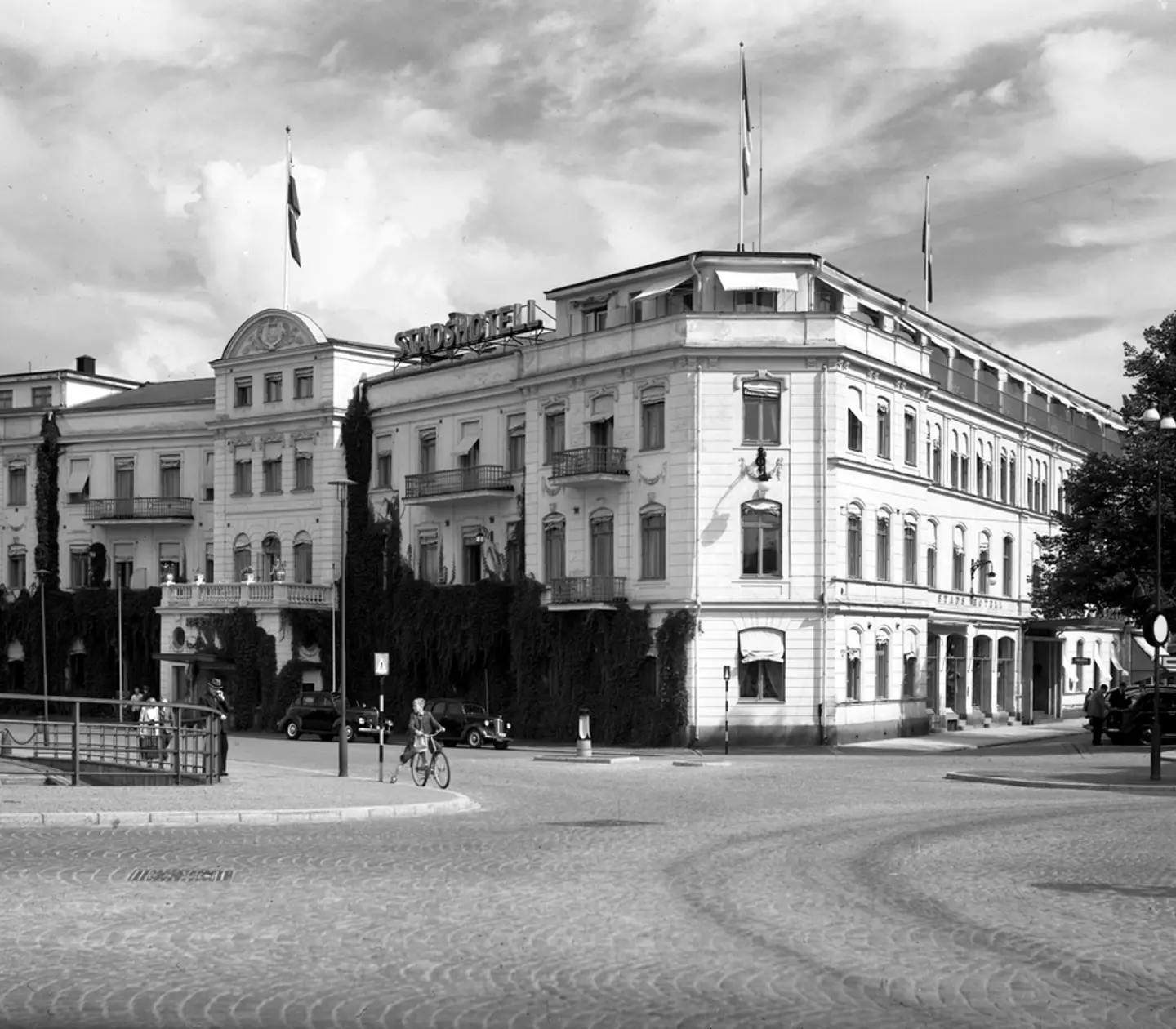 Historisk bild av fasaden av Elite Stadshotellet i Karlstad