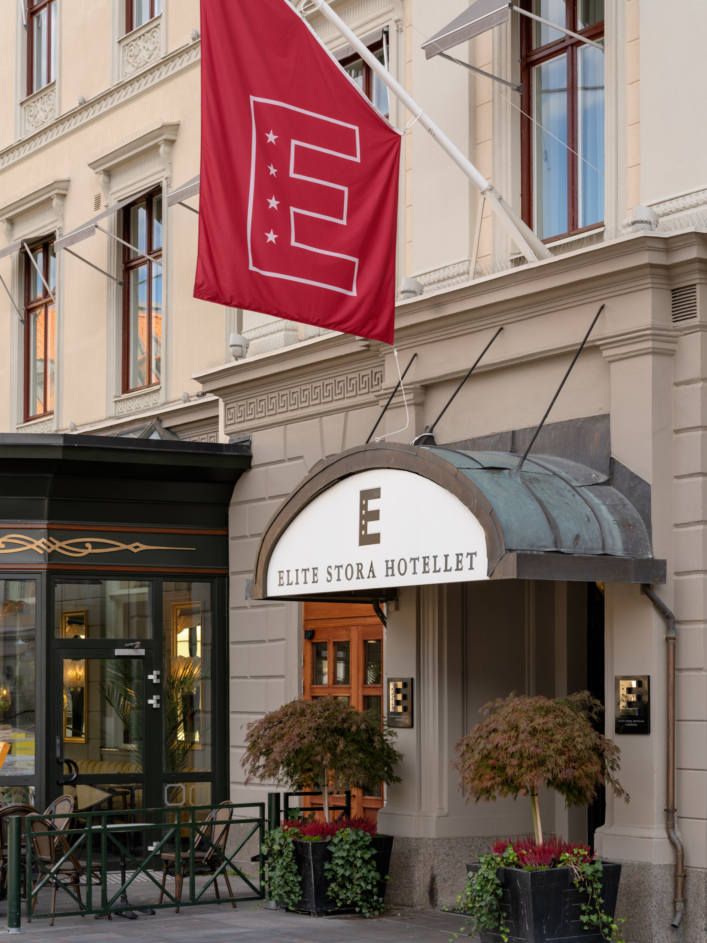 The grand facade of the Elite Stora Hotellet with Stora Torget in front