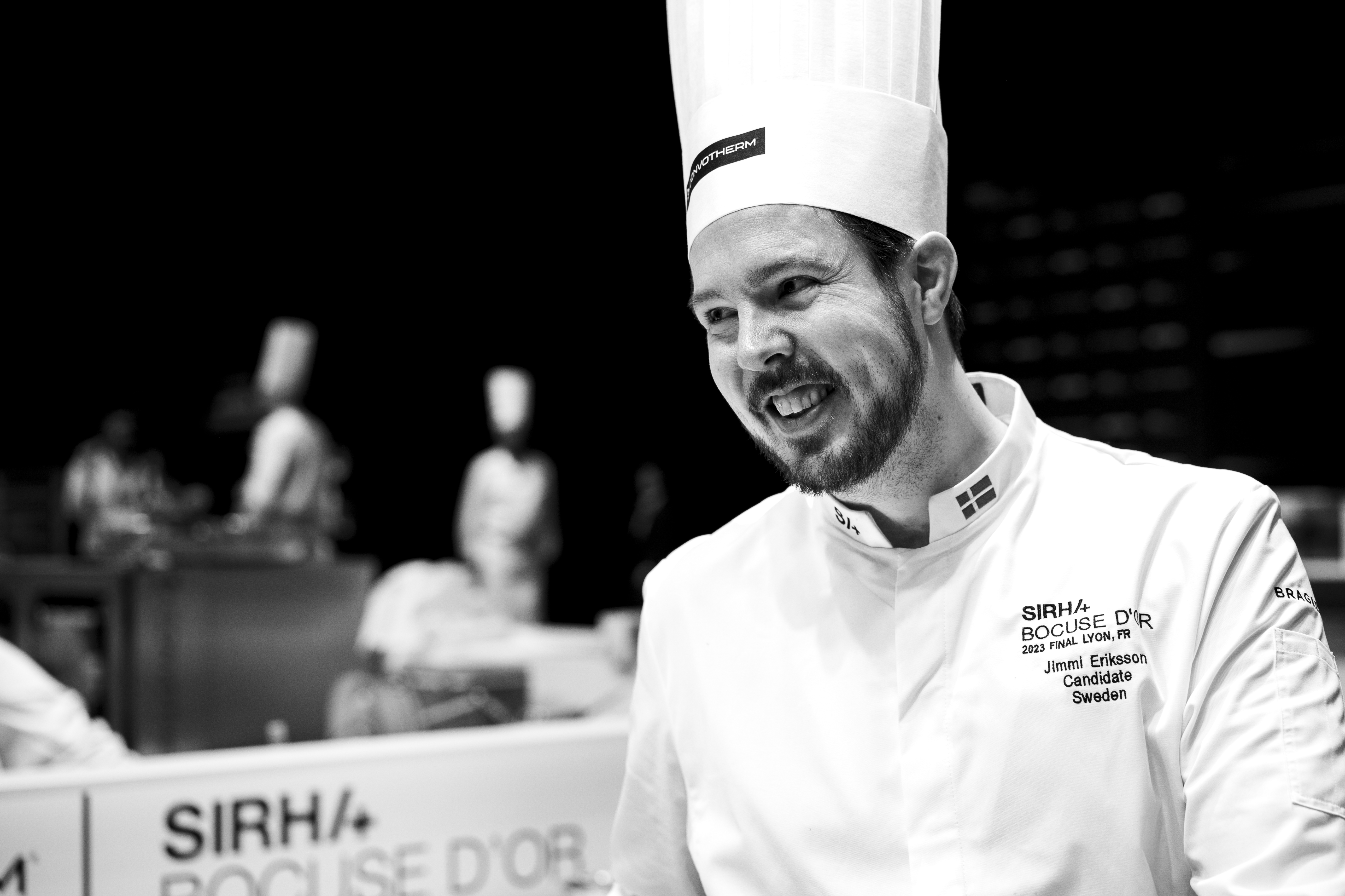 Jimmi Eriksson leendes i kockkläder