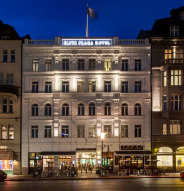 The white facade of the Elite Plaza Hotel in Malmö at dusk