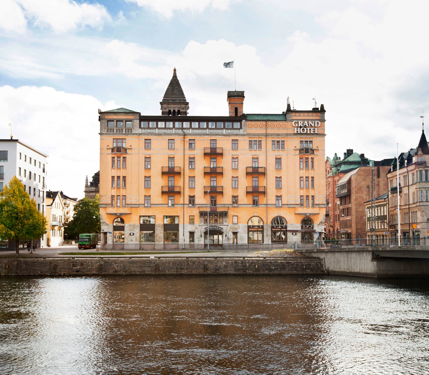 The orange facade of the Elite Grand Hotel in Norrköping with Motala Ström in front