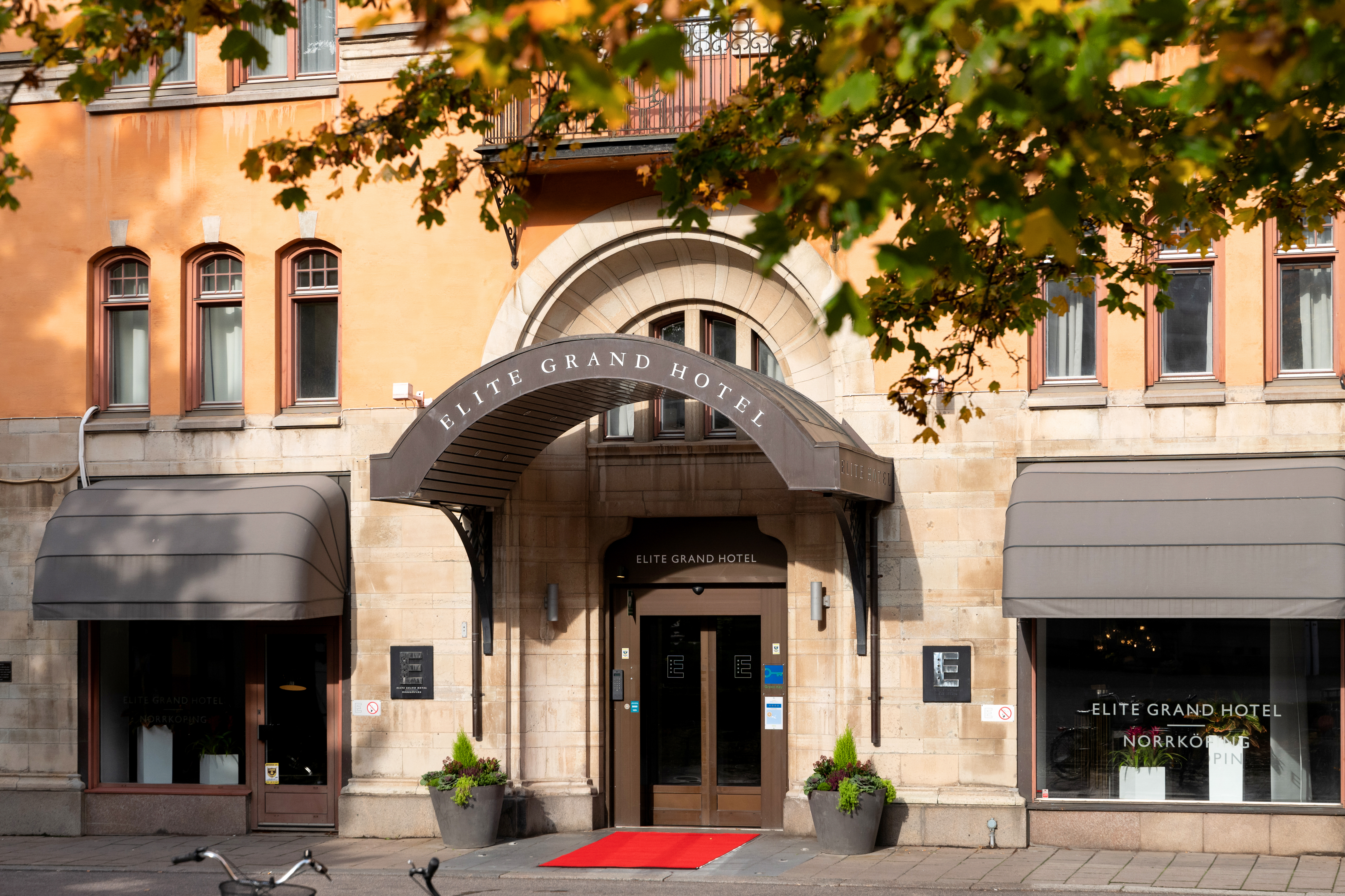 Luxorious entrance to Elite Grand Hotel in Norrköping