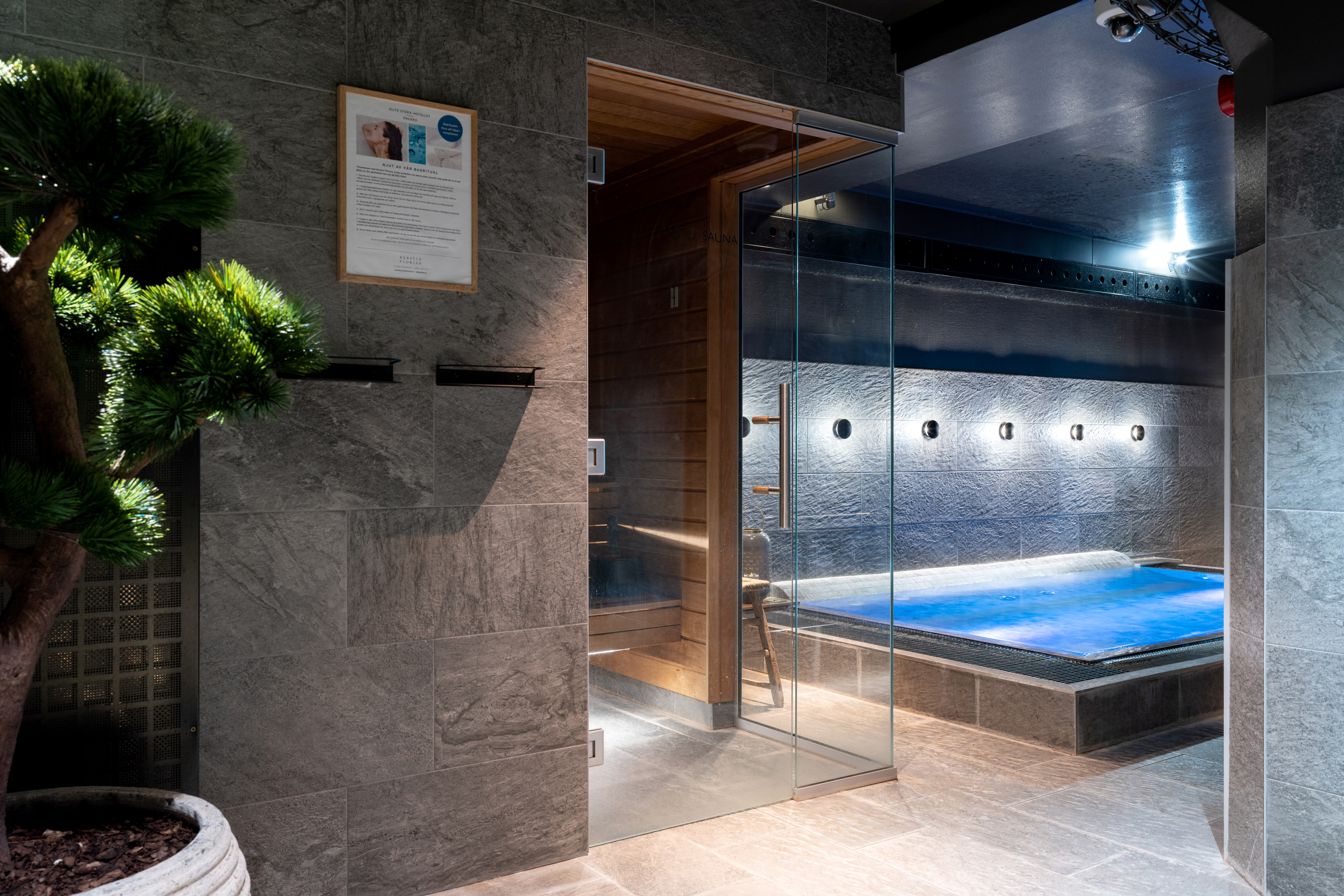 Spaavdelning med pool och bastu