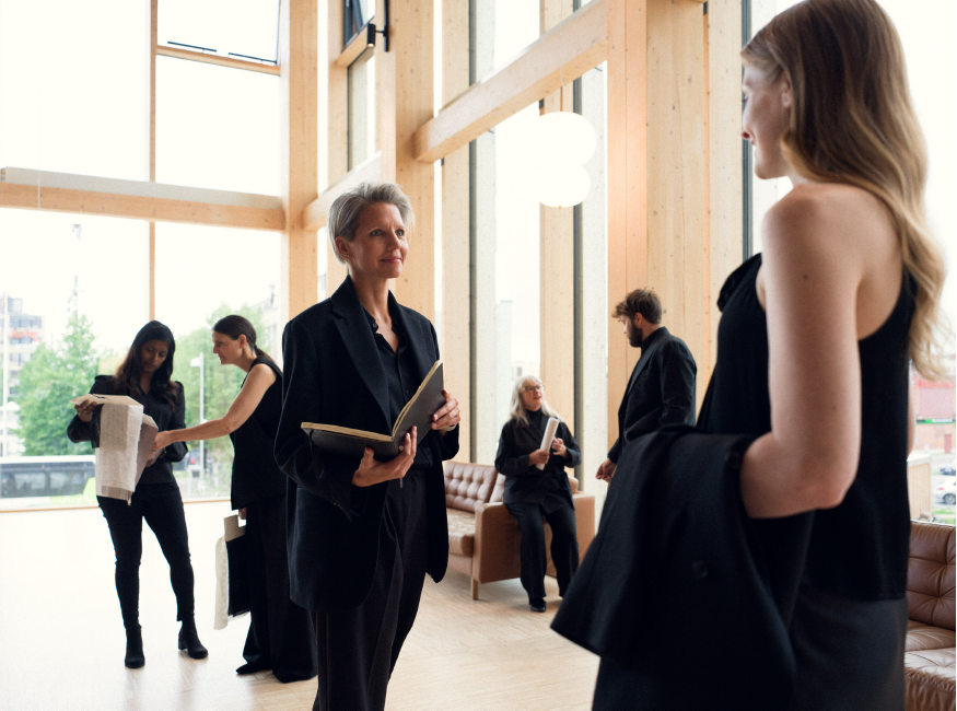 Möteslokal med människor