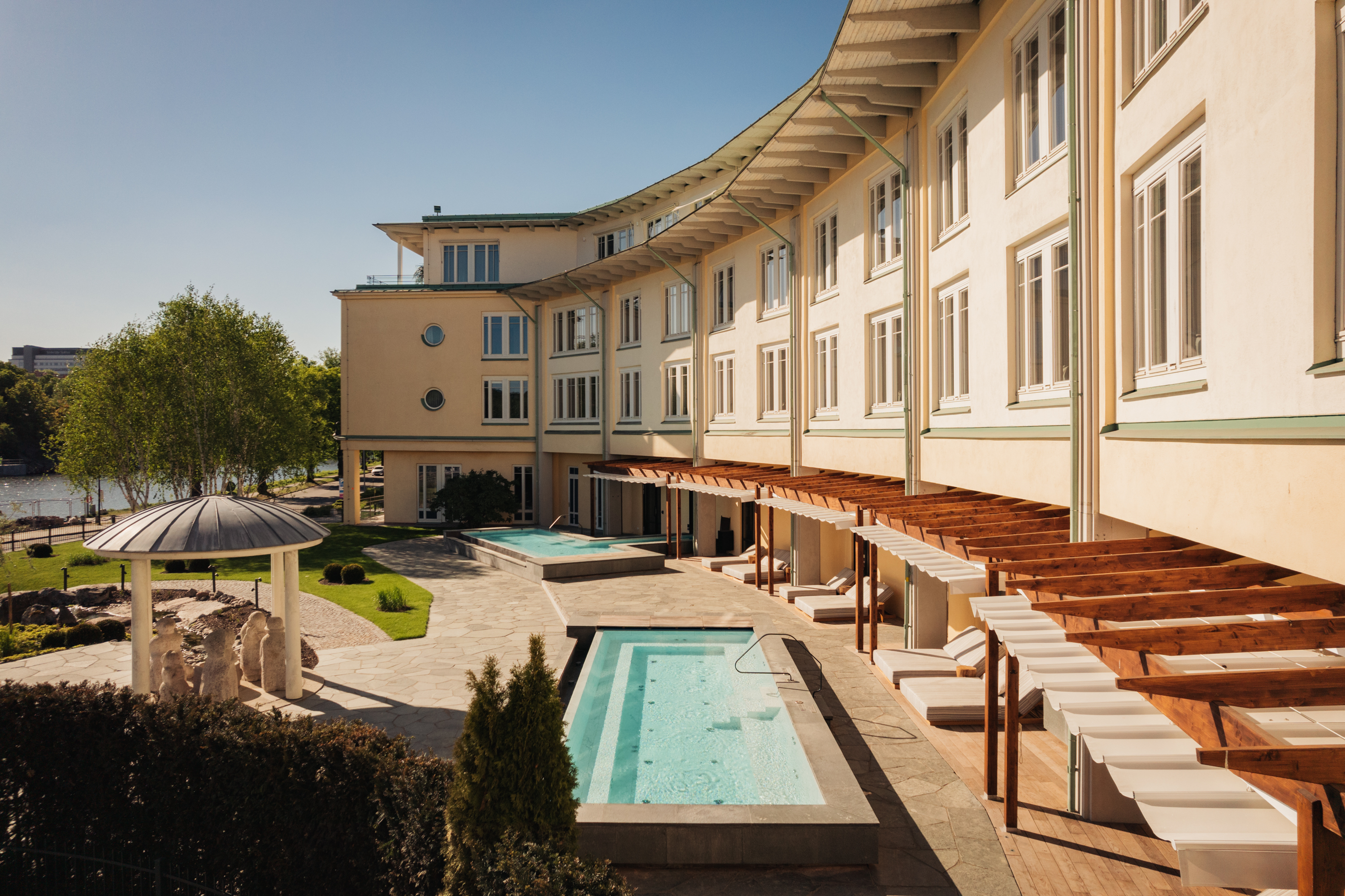 Fasaden av Ad Astra by Elite i Södertälje