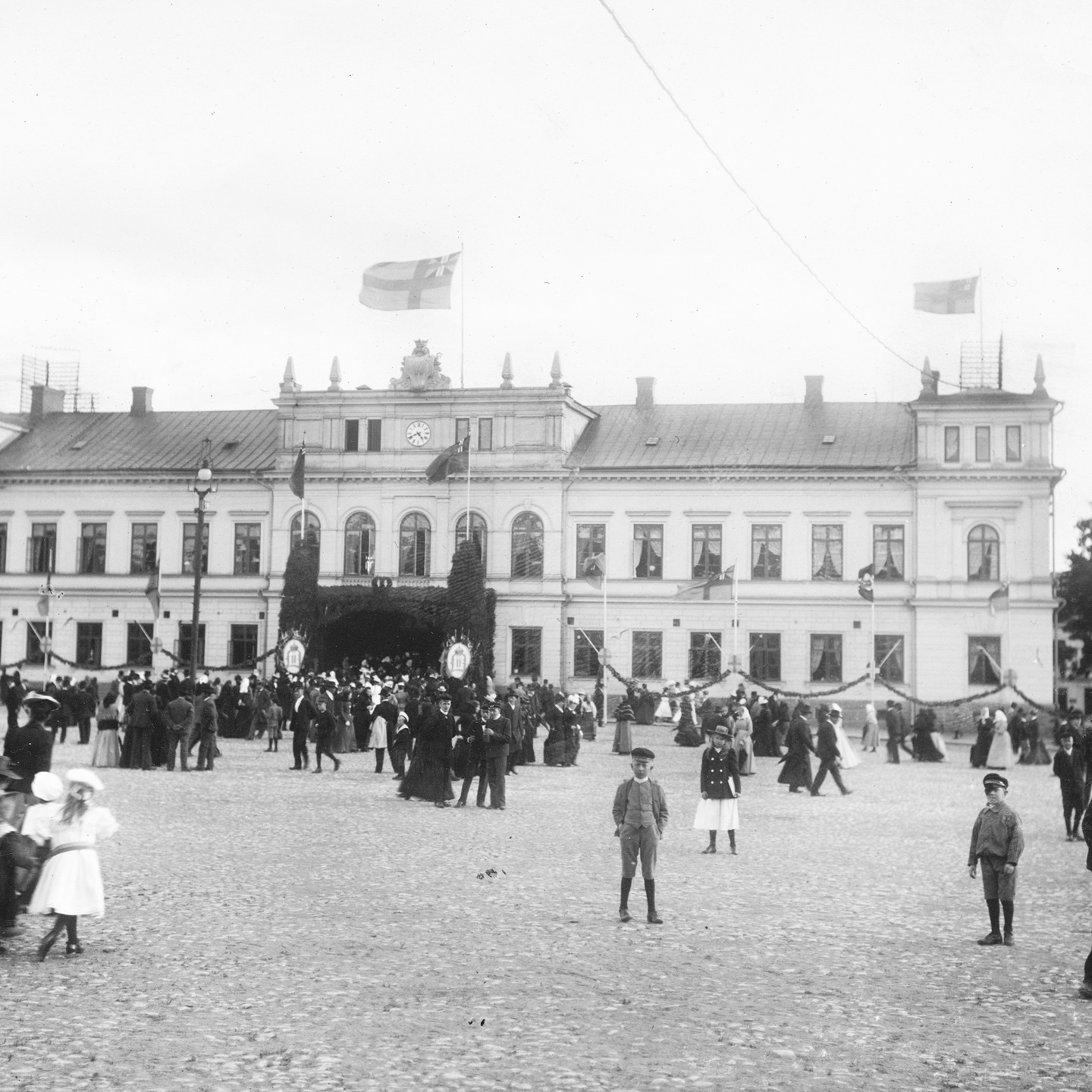 Black and white photo of the Elite Stadshotellet in Växjö