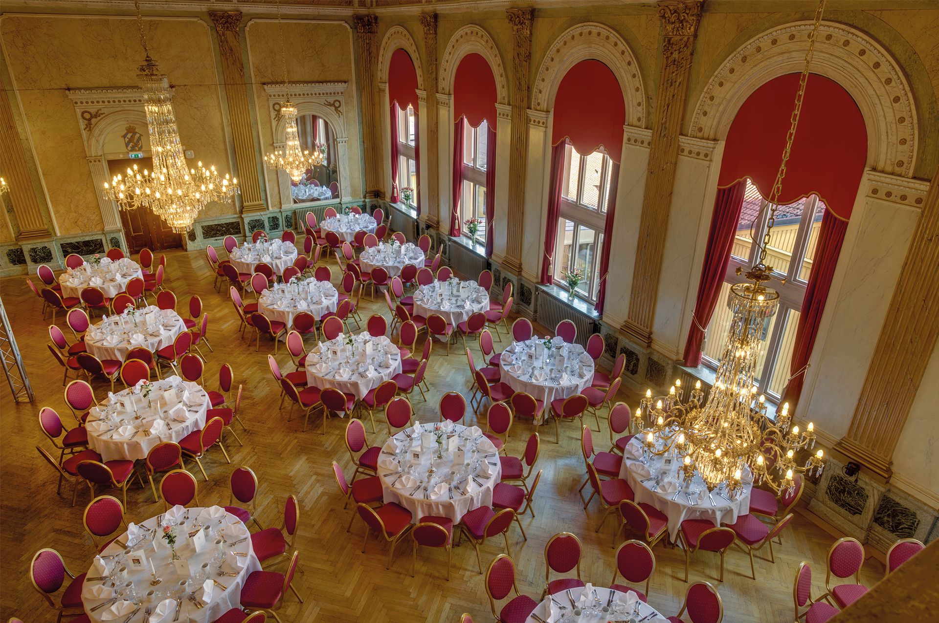 Banquet service in Spegelsalen at Elite Stora Hotellet Jönköping