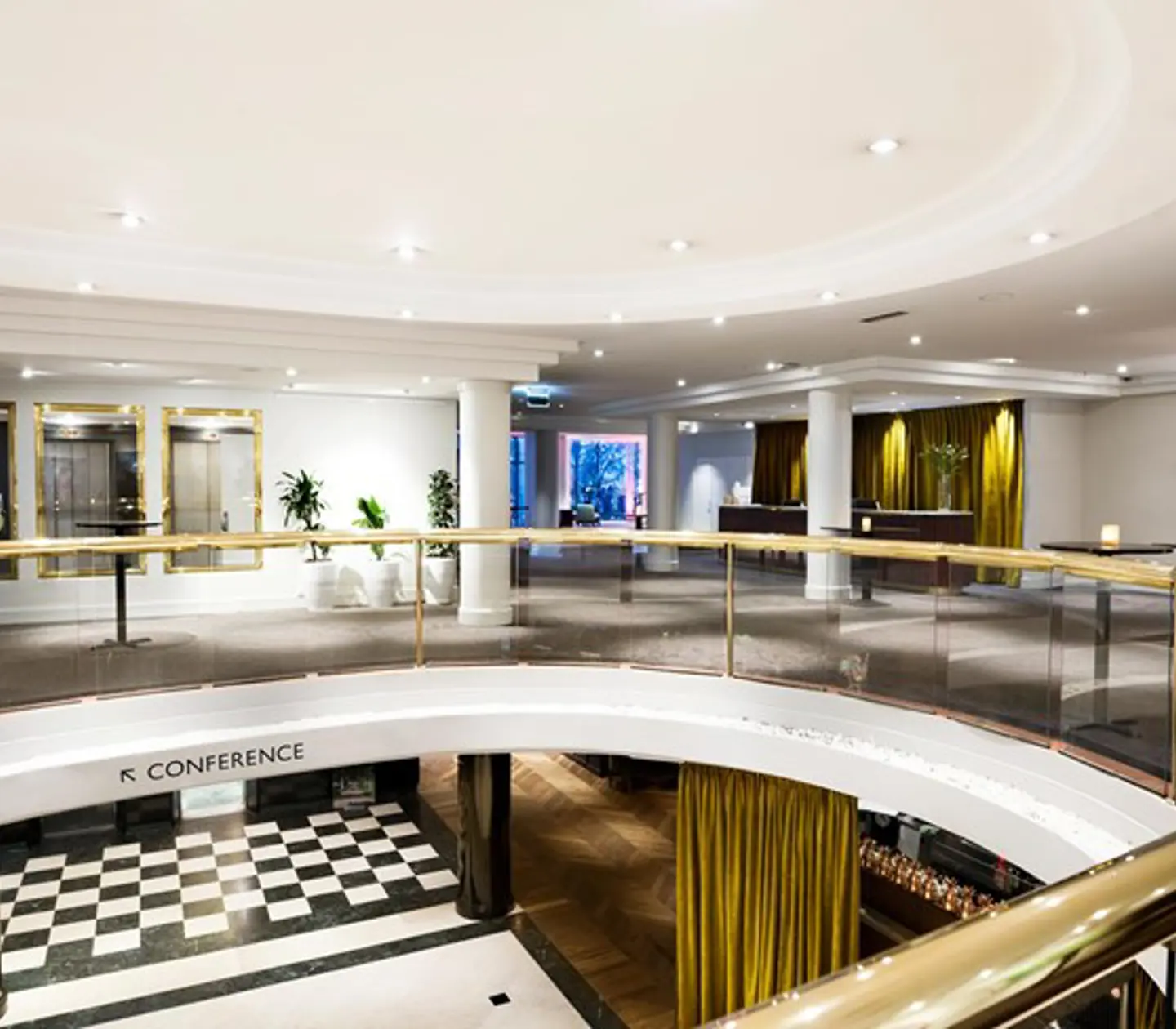 Övervåning i konferensrum