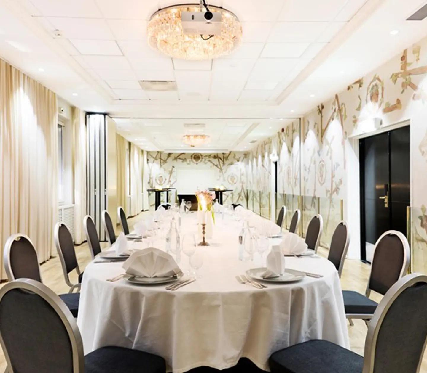 Bankettsittning dukat bord