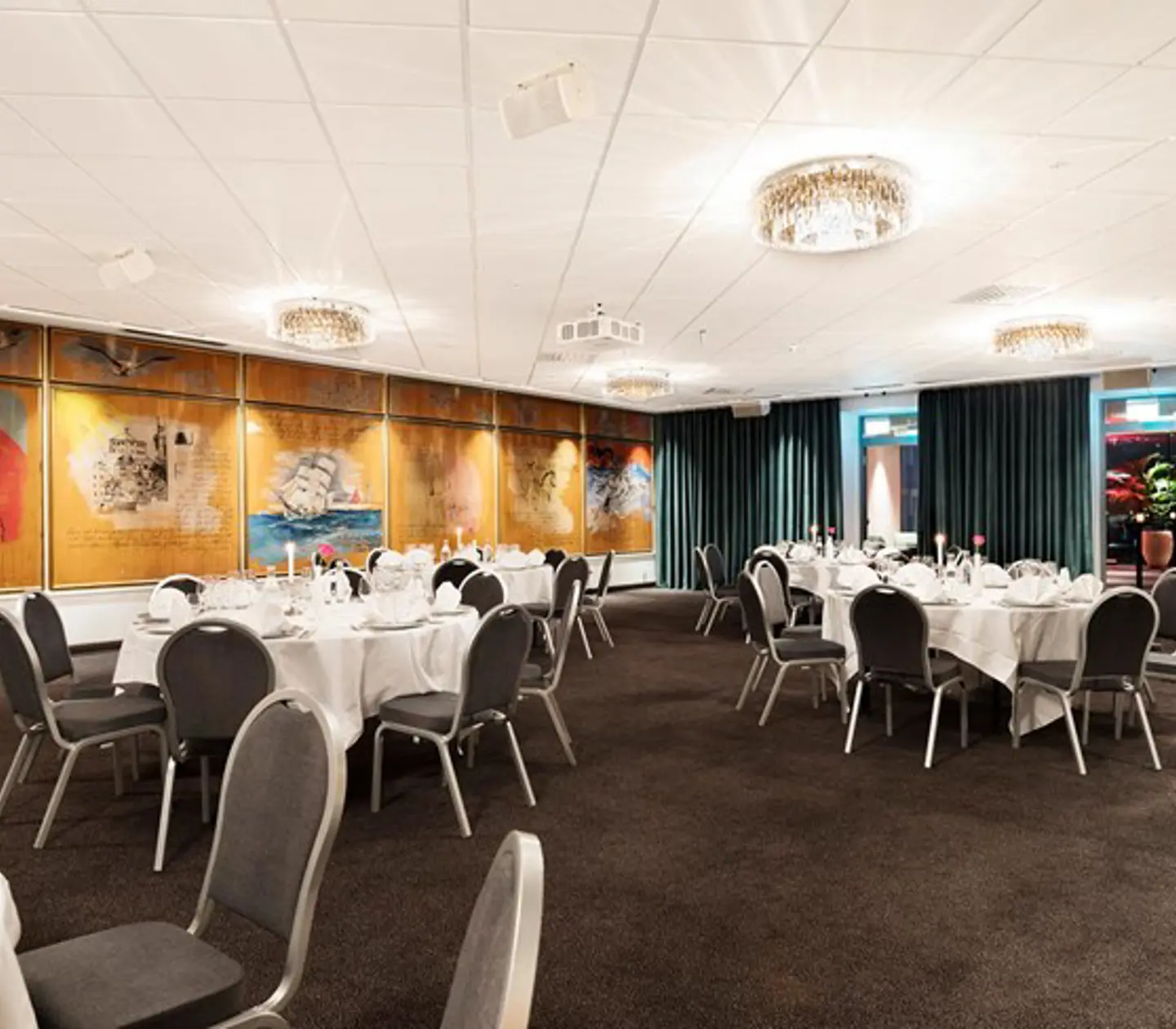 Konferensrum med runda bord