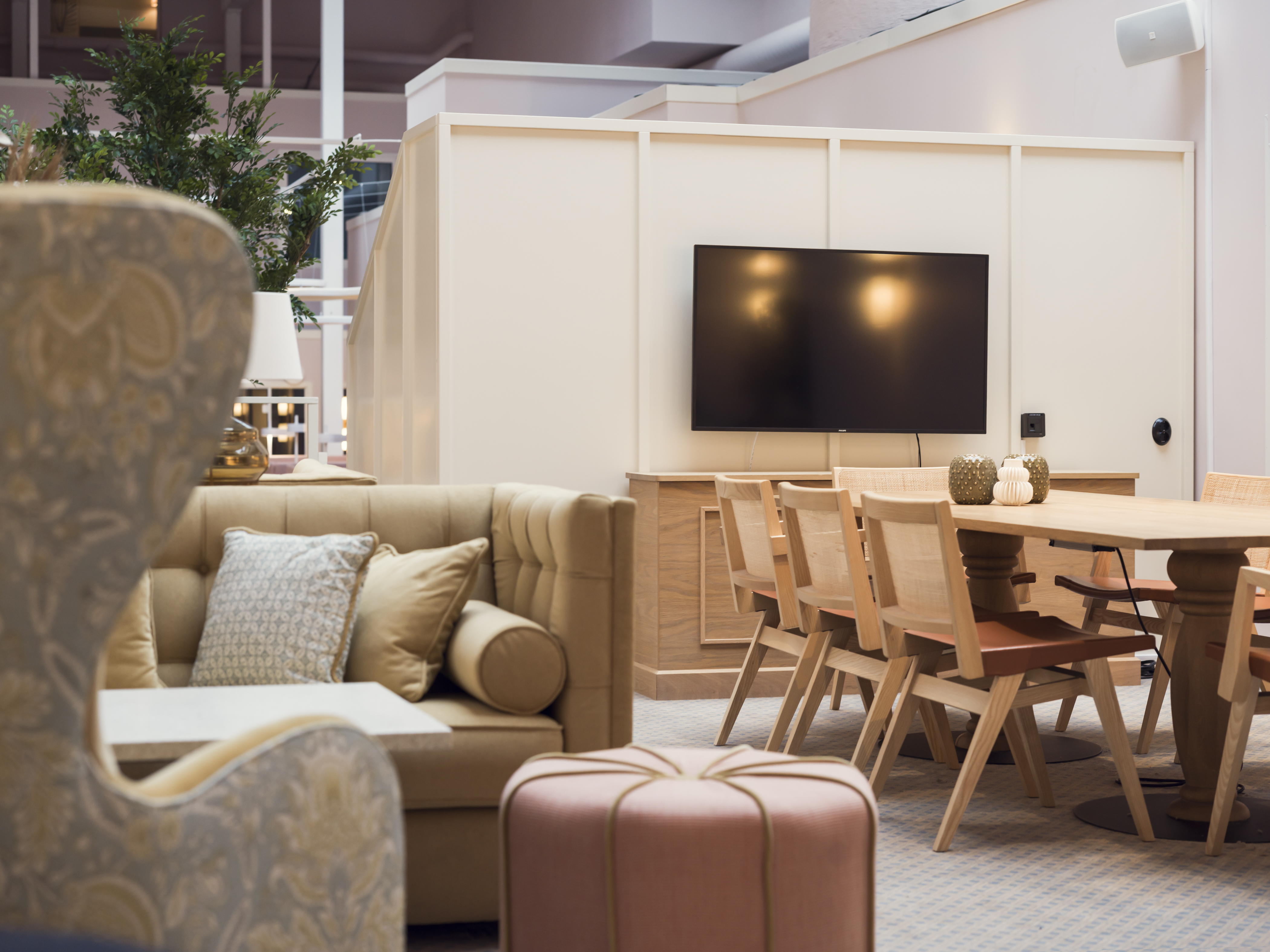 Open office in a beautiful color scheme