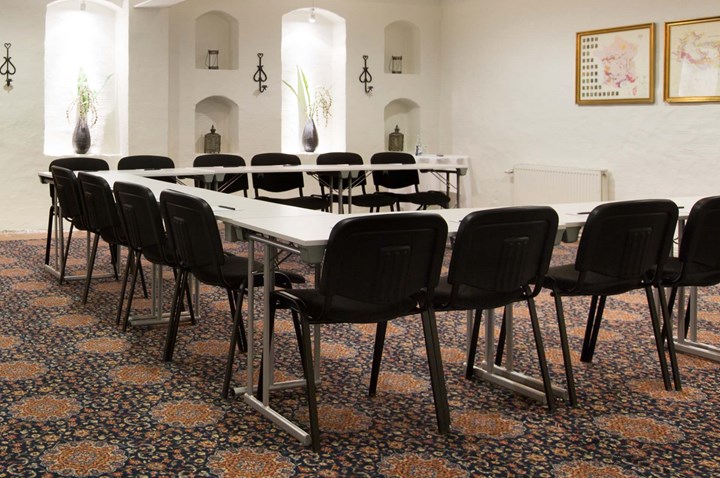 Conference room with u-shaped seating and patterned carpet