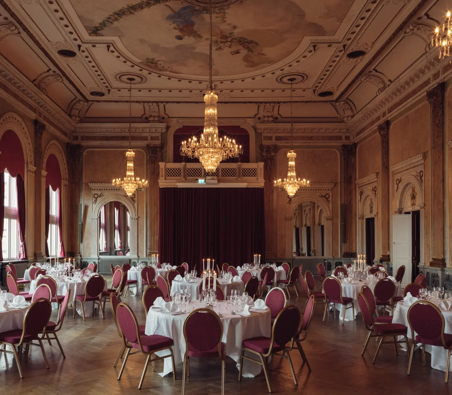 Banquet seating in Spegelsalen at Elite Stora Hotellet Jönköping