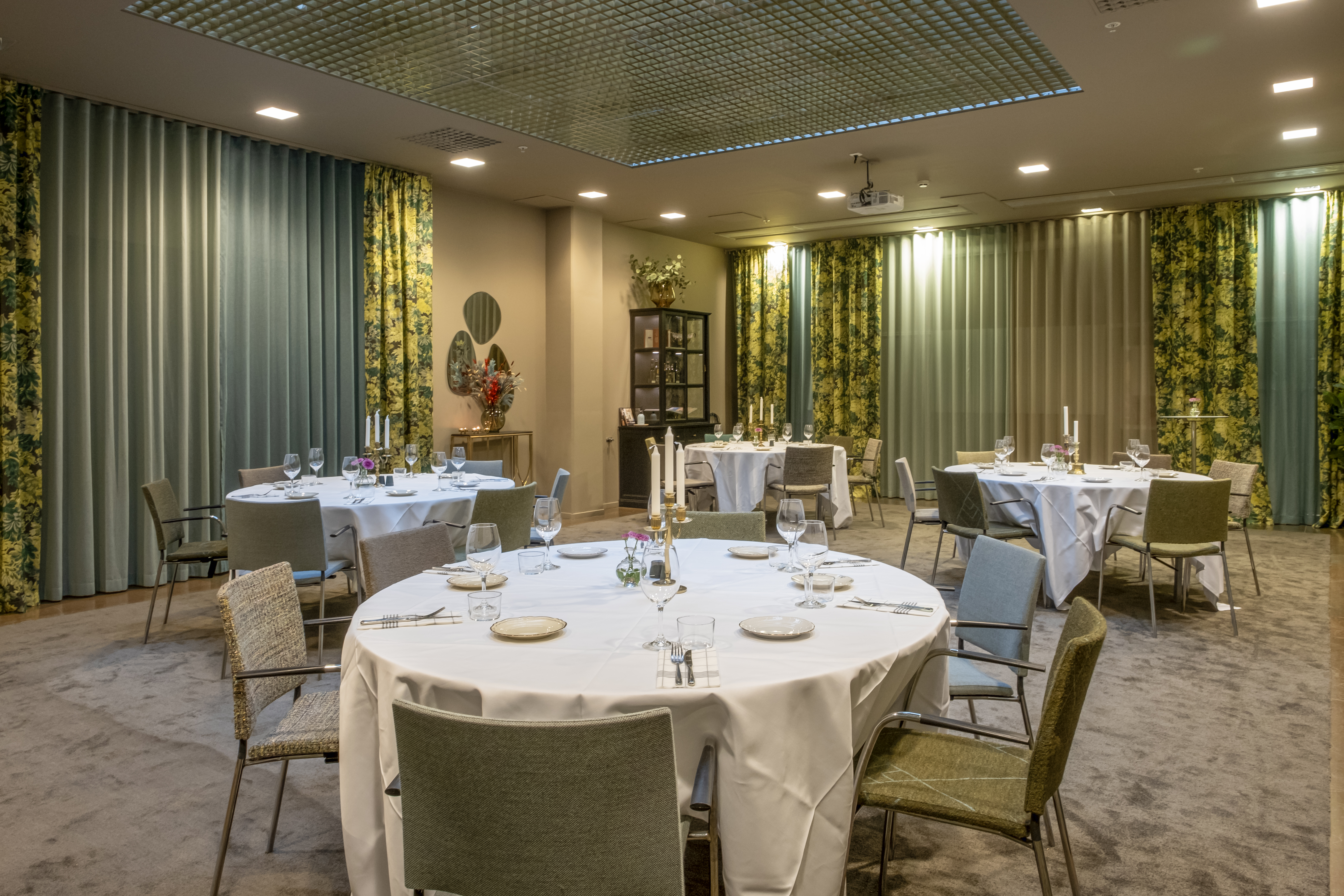 Bankettdukning i konferenslokal Gripen