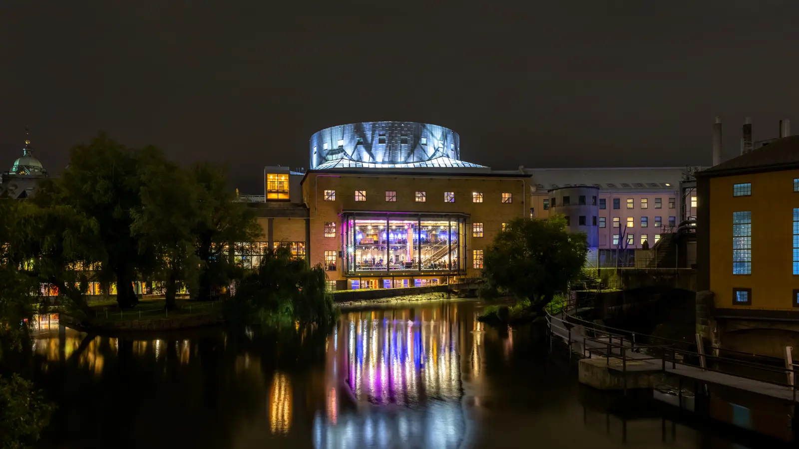 Fasadbild på Louis De Geer