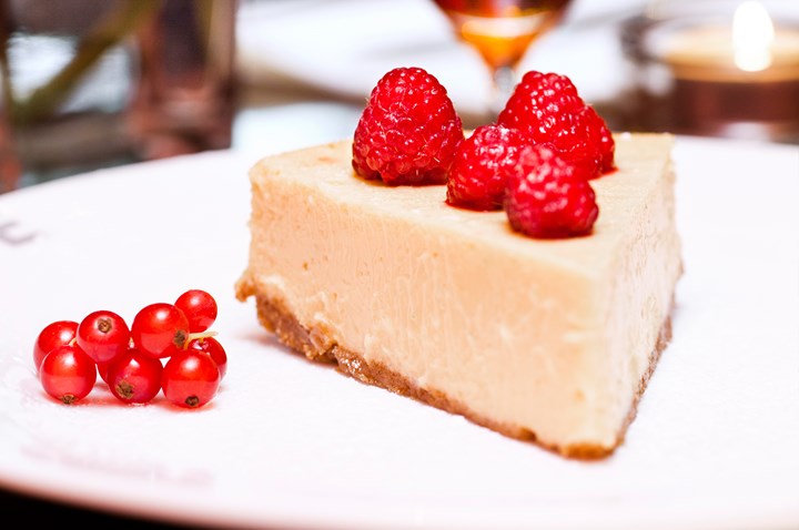 Cake with raspberries