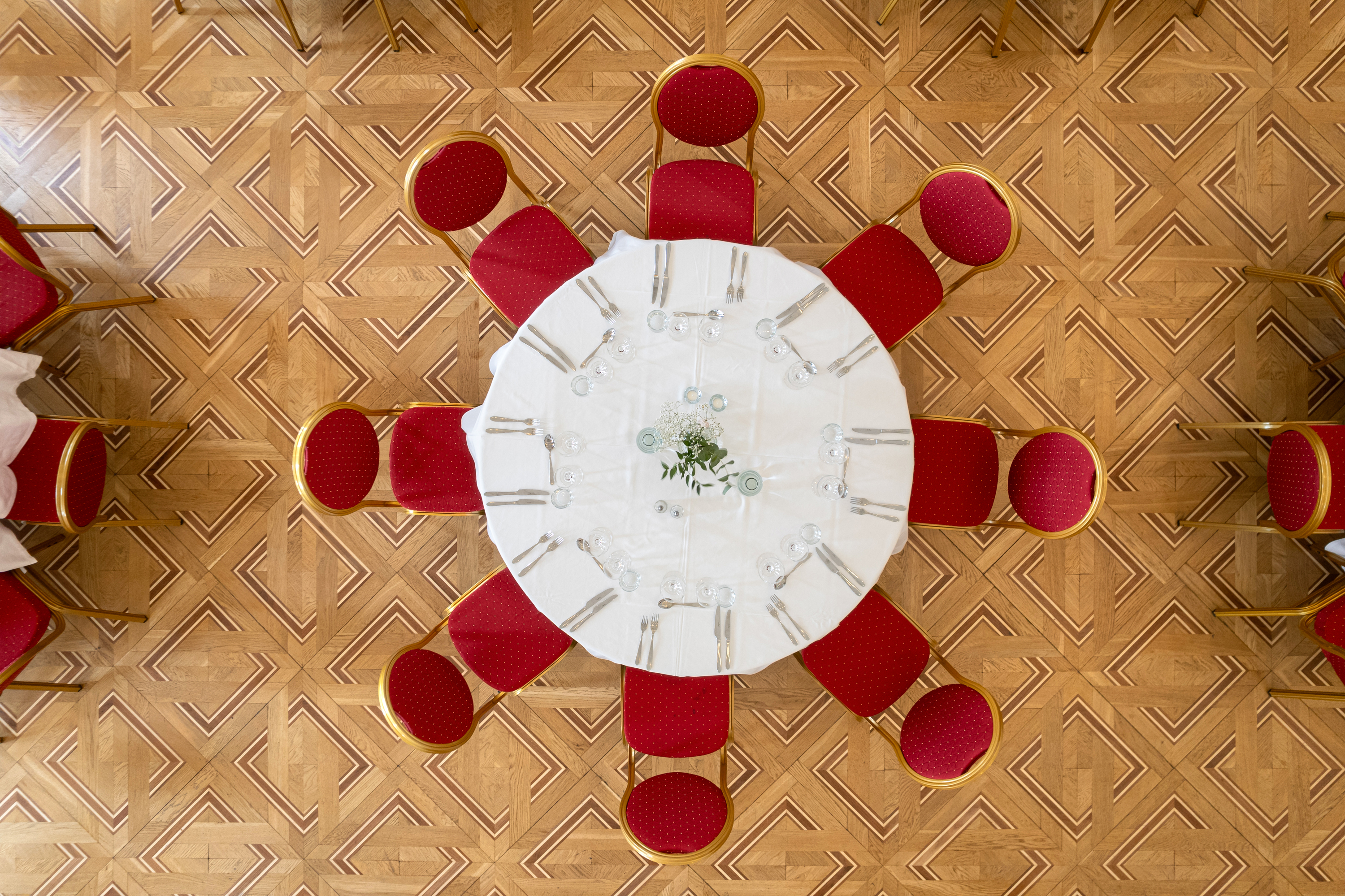 A large hall with high ceilings and round restaurant tables
