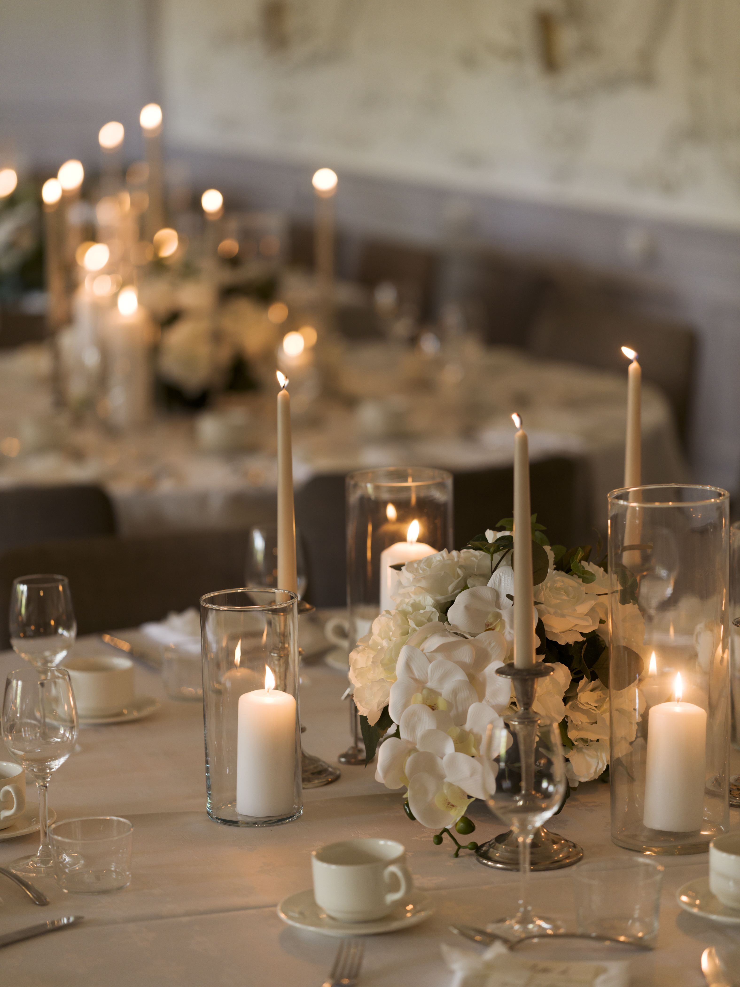 Mat och dryck uppdukat på ett restaurangbord