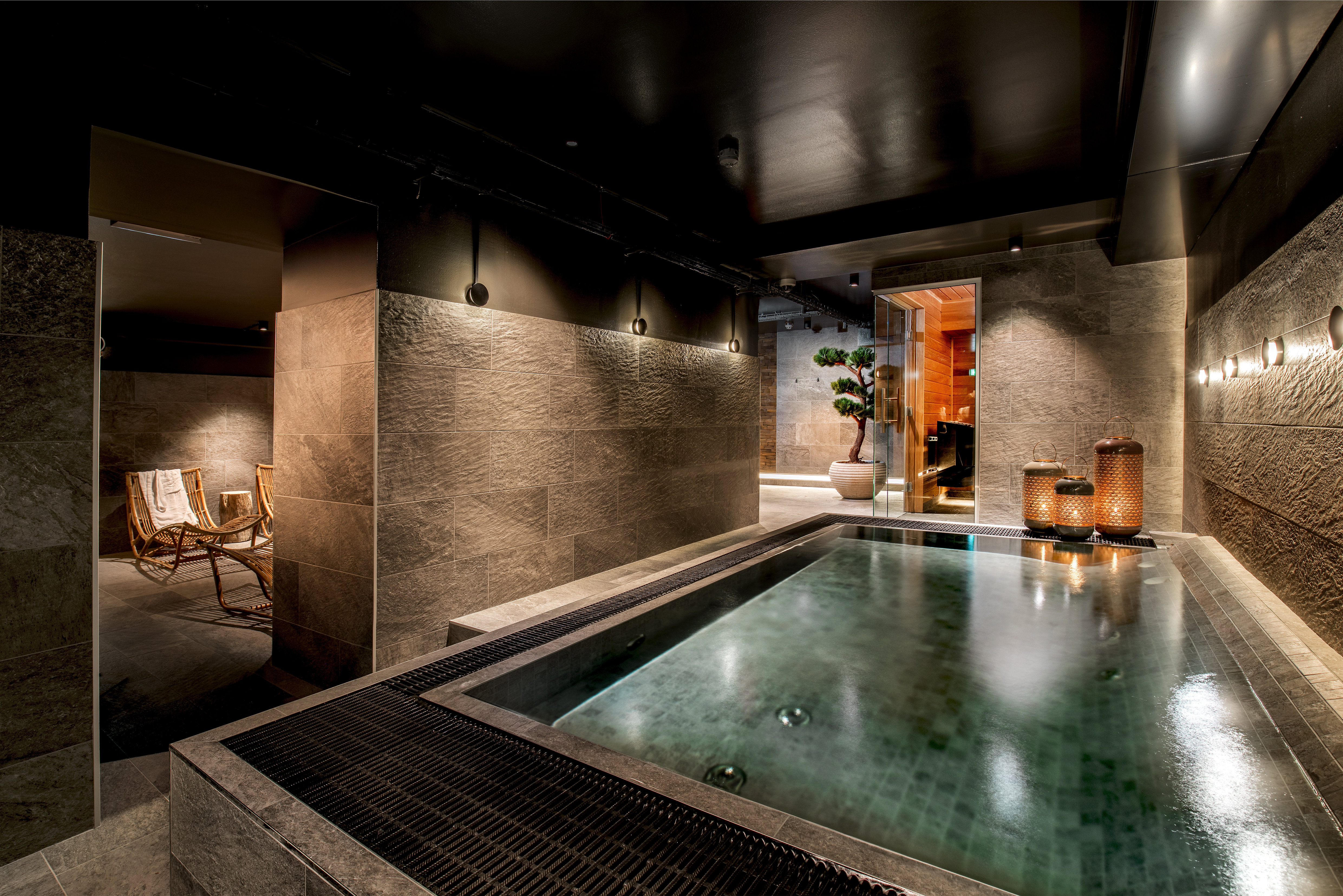 Spaavdelning med pool och bastu