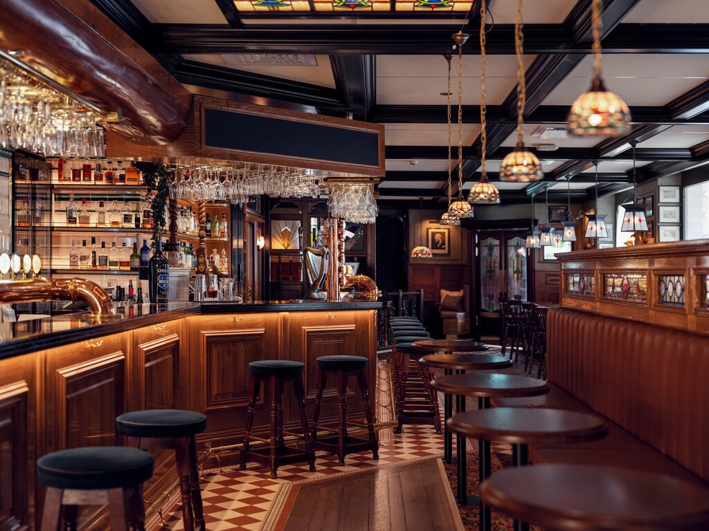 Bibliotek på Bishops Arms me trädetaljer