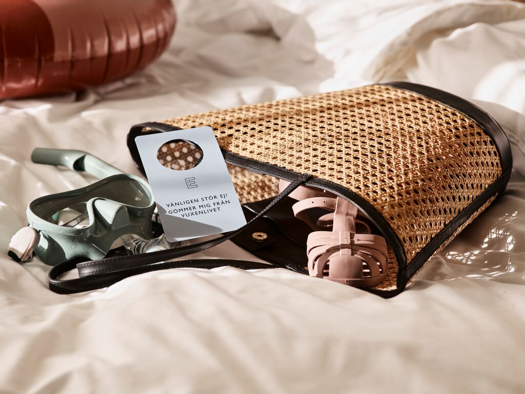 Woven handbag with goggles and slippers