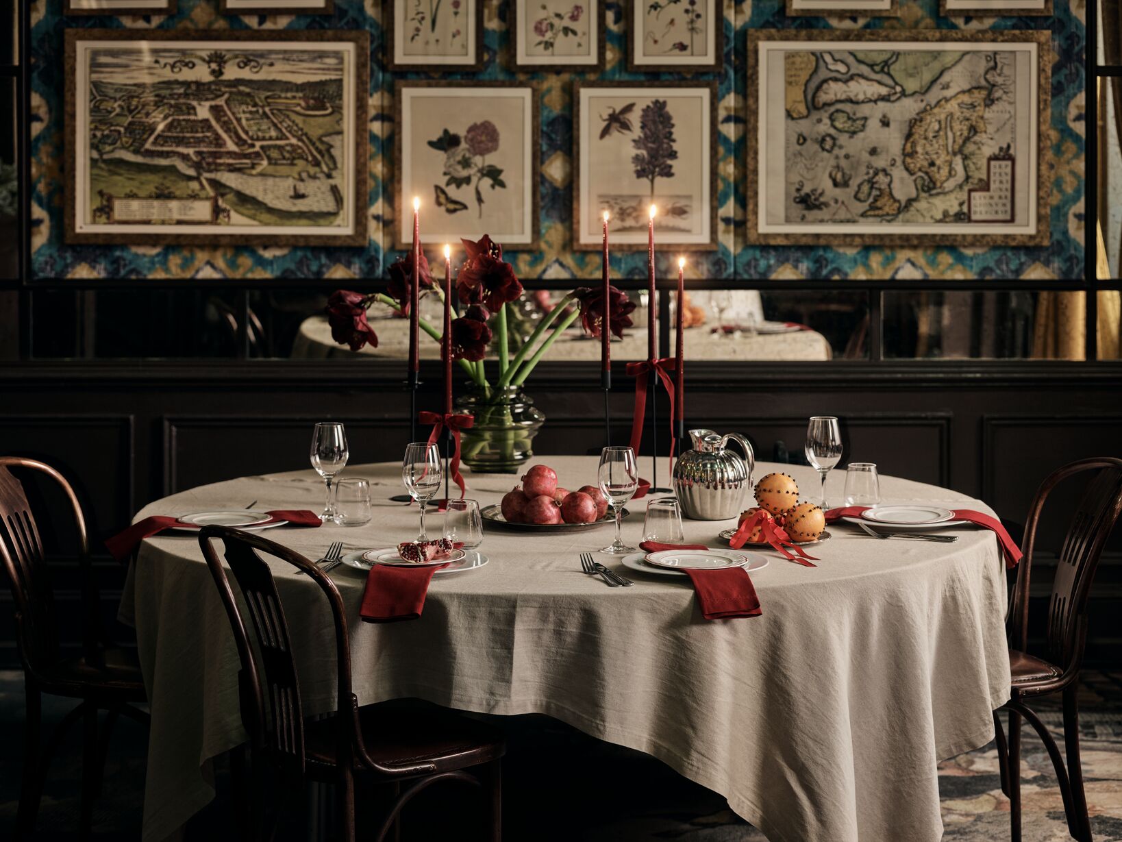 Mulled wine served as part of Elite Hotels Christmas buffet