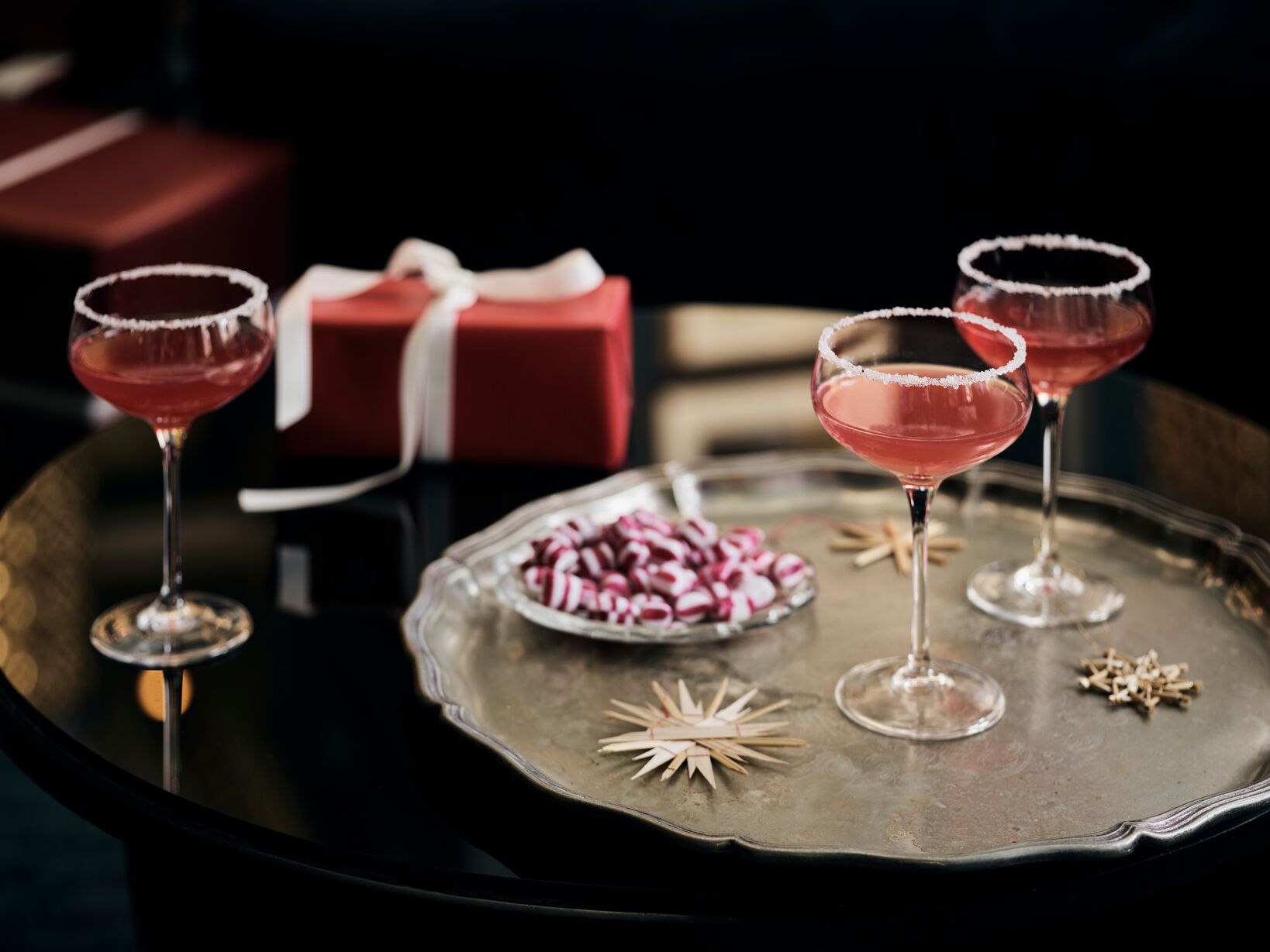 Christmas plates with red apples and ribbon