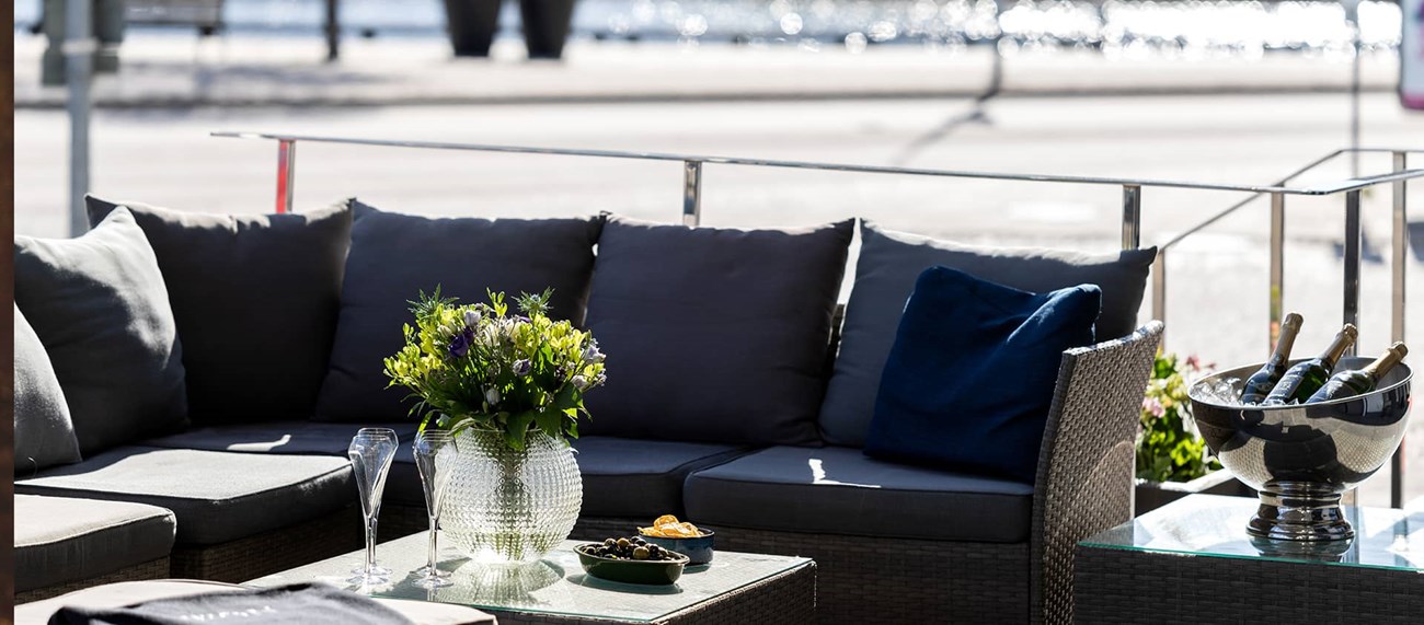 Soffa på uteservering
