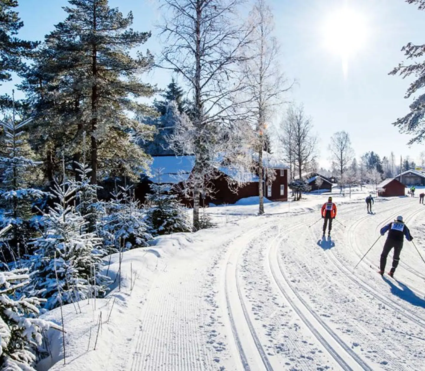 Längdskidåkare åker Vasaloppet i Mora