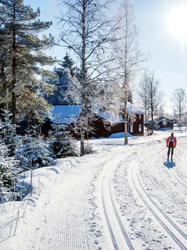 Längdskidåkare åker Vasaloppet i Mora