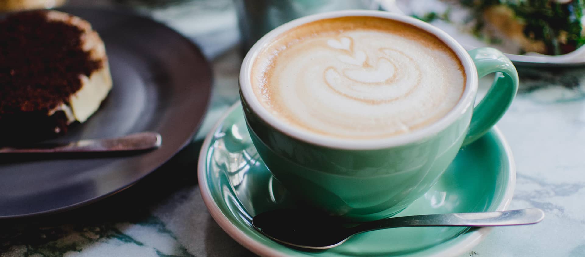 Närbild på en kopp kaffe