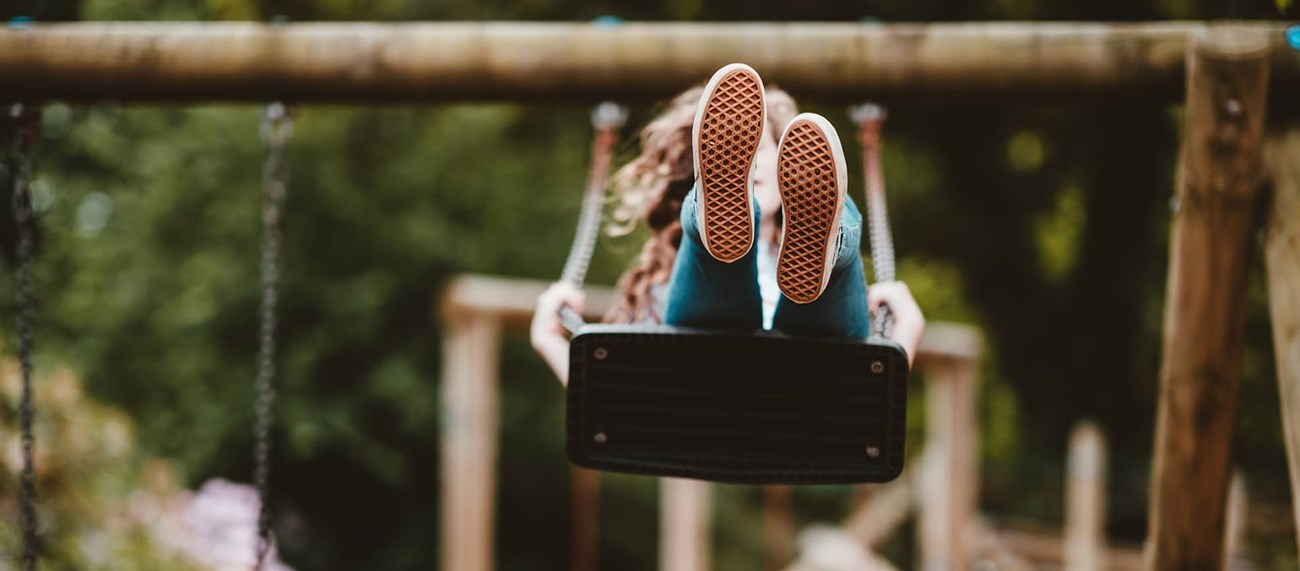 skosulor på tjej som gungar