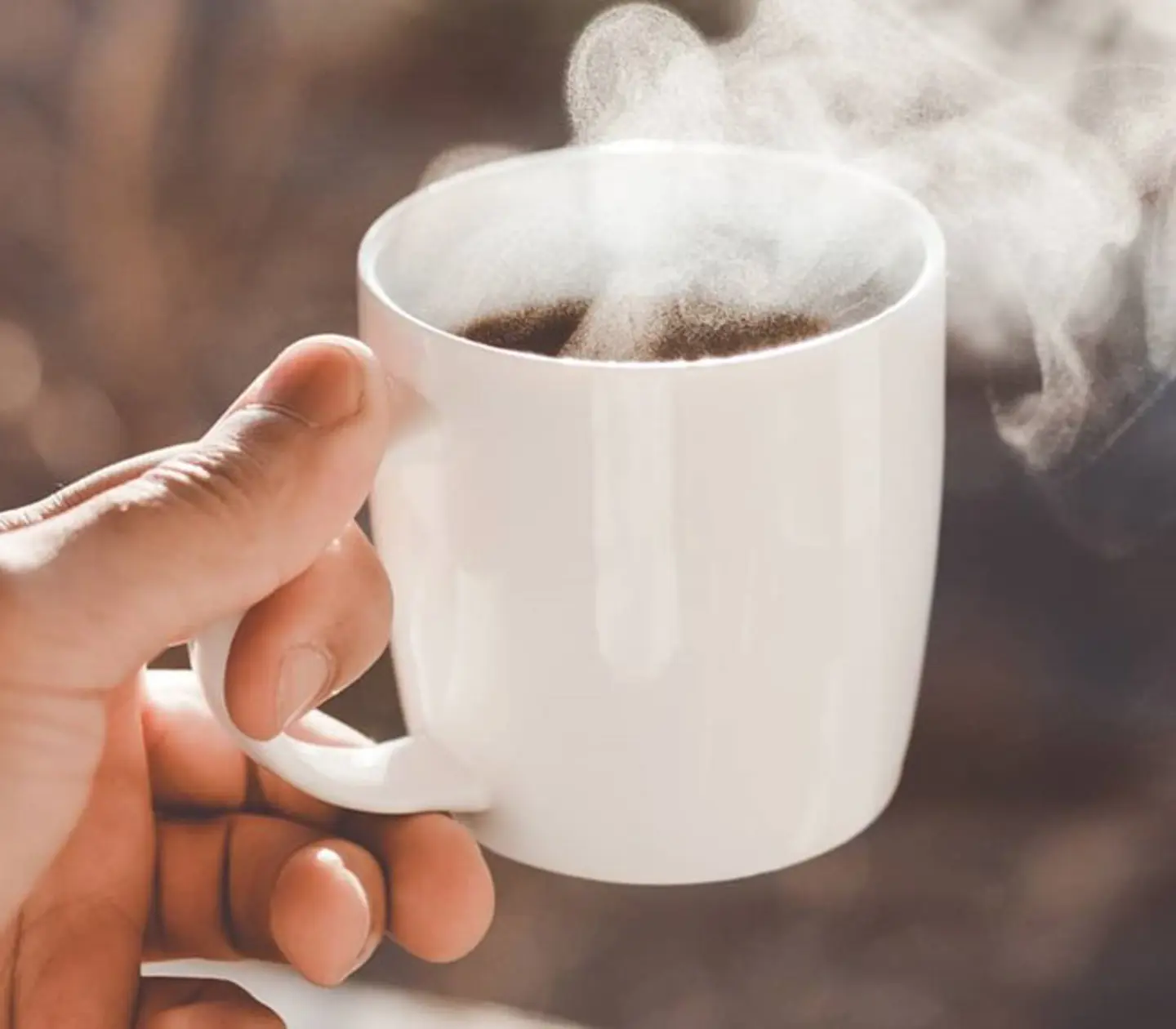 Kaffe som ryker från värmen